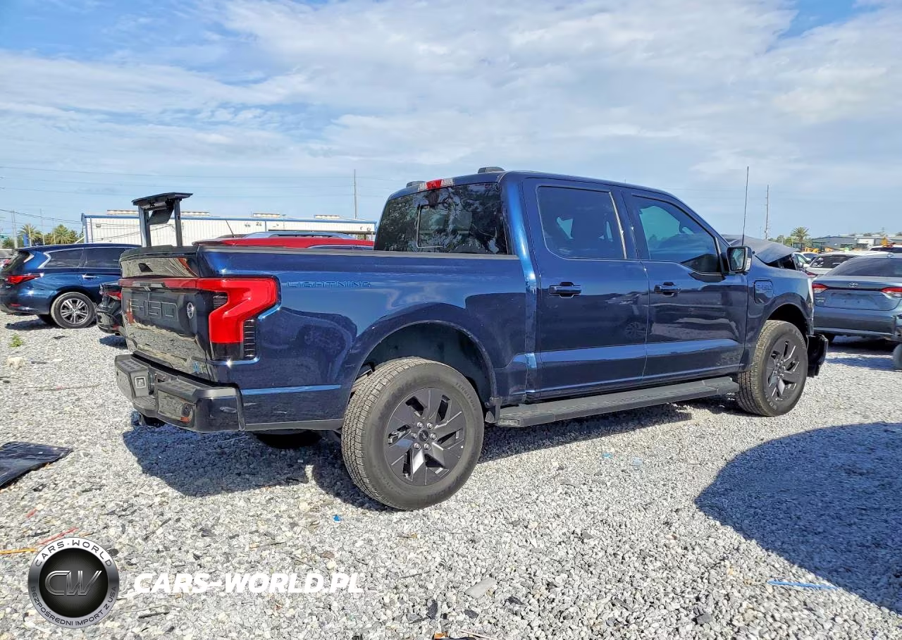 2023 Ford F150 Lightning Pro VIN:1FTVW1EL5PWG45893 - 3