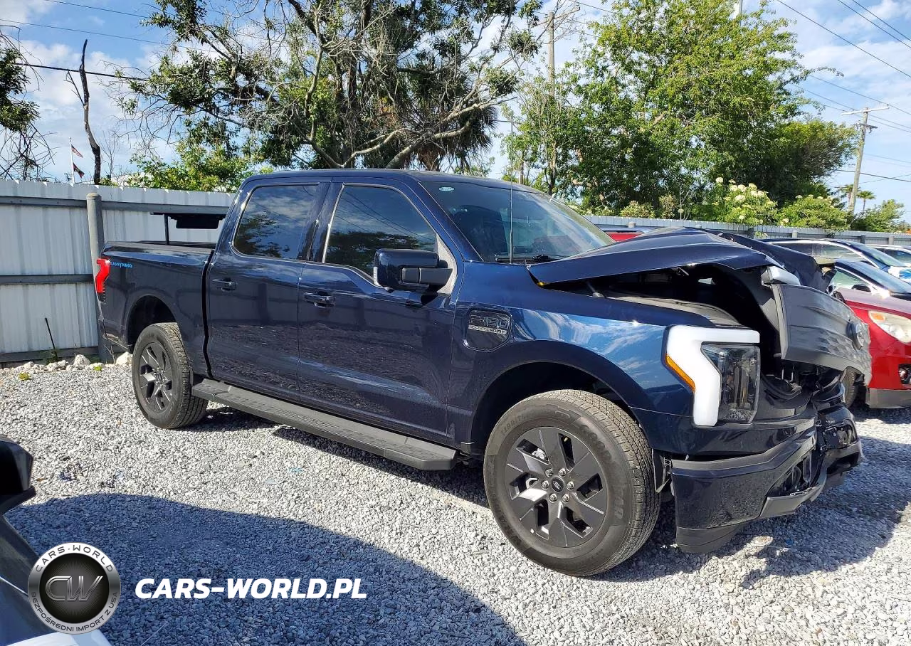 2023 Ford F150 Lightning Pro VIN:1FTVW1EL5PWG45893 - 4