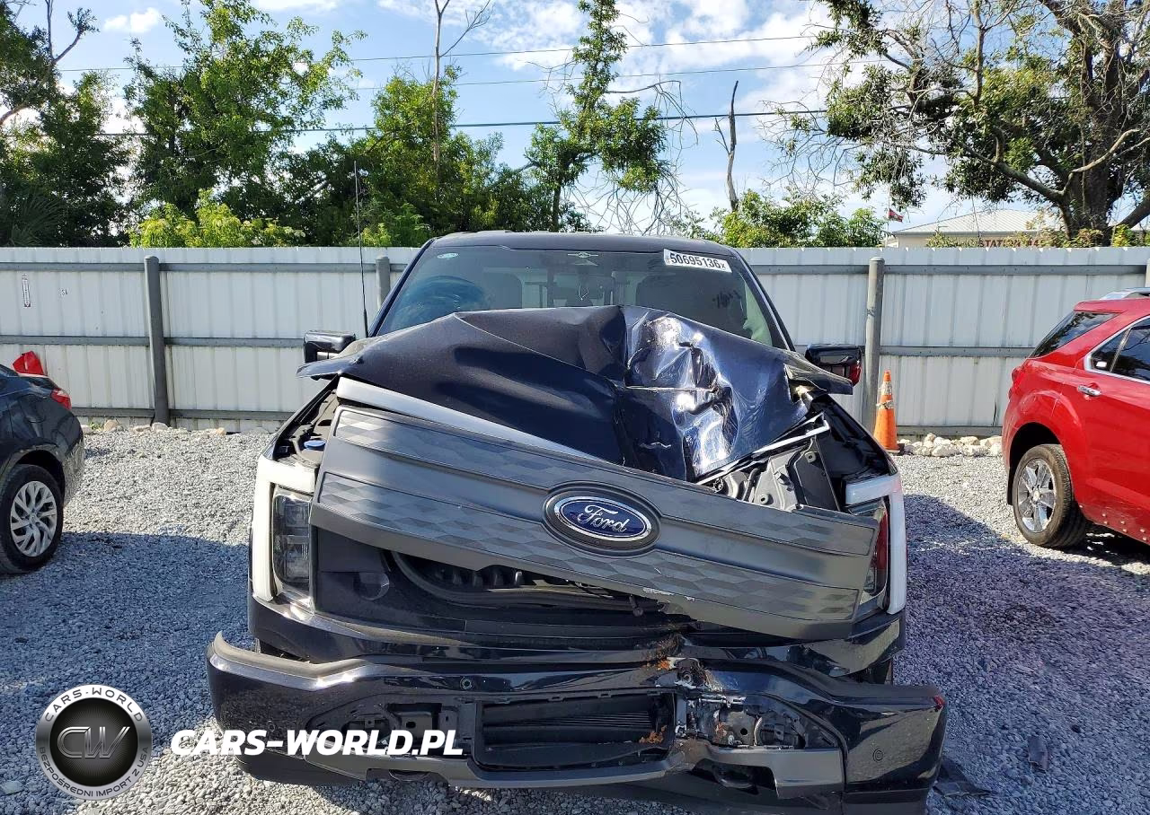 2023 Ford F150 Lightning Pro VIN:1FTVW1EL5PWG45893 - 5
