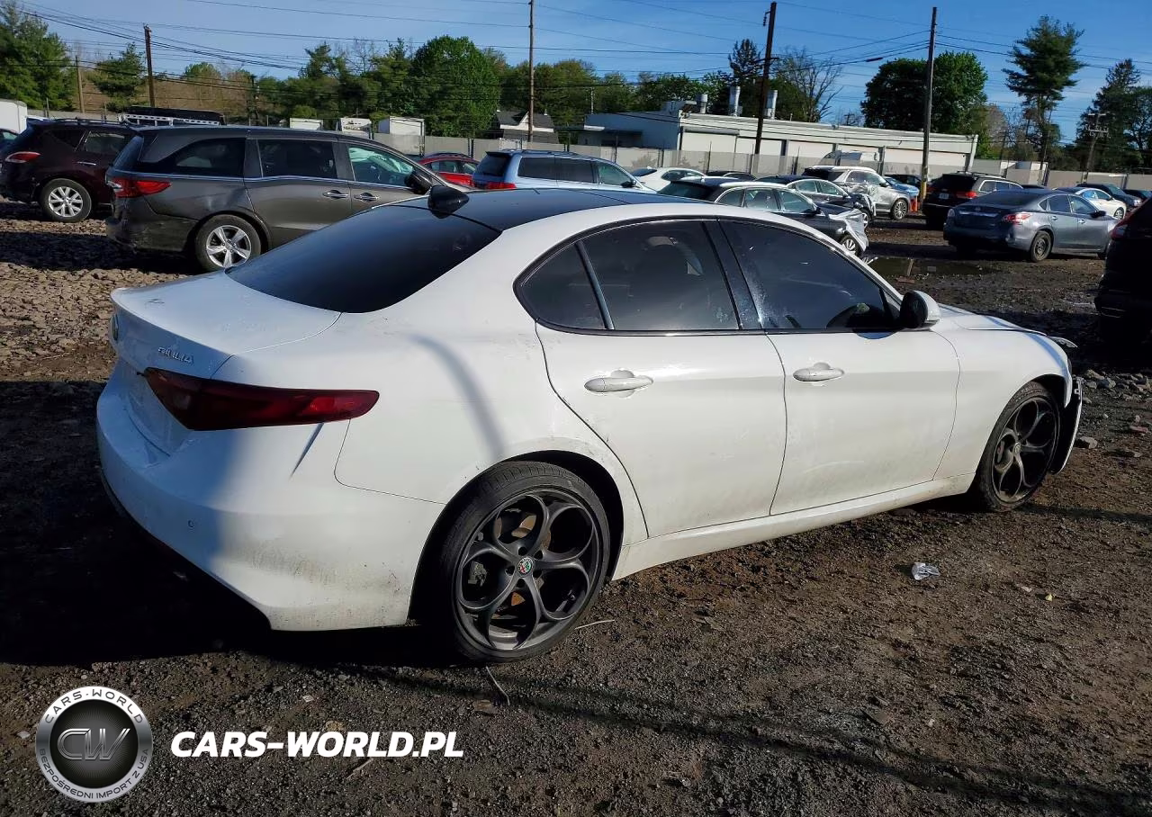 2017 Alfa Romeo Giulia Ti Q4 VIN:ZARFAEEN7H7555786 - 3