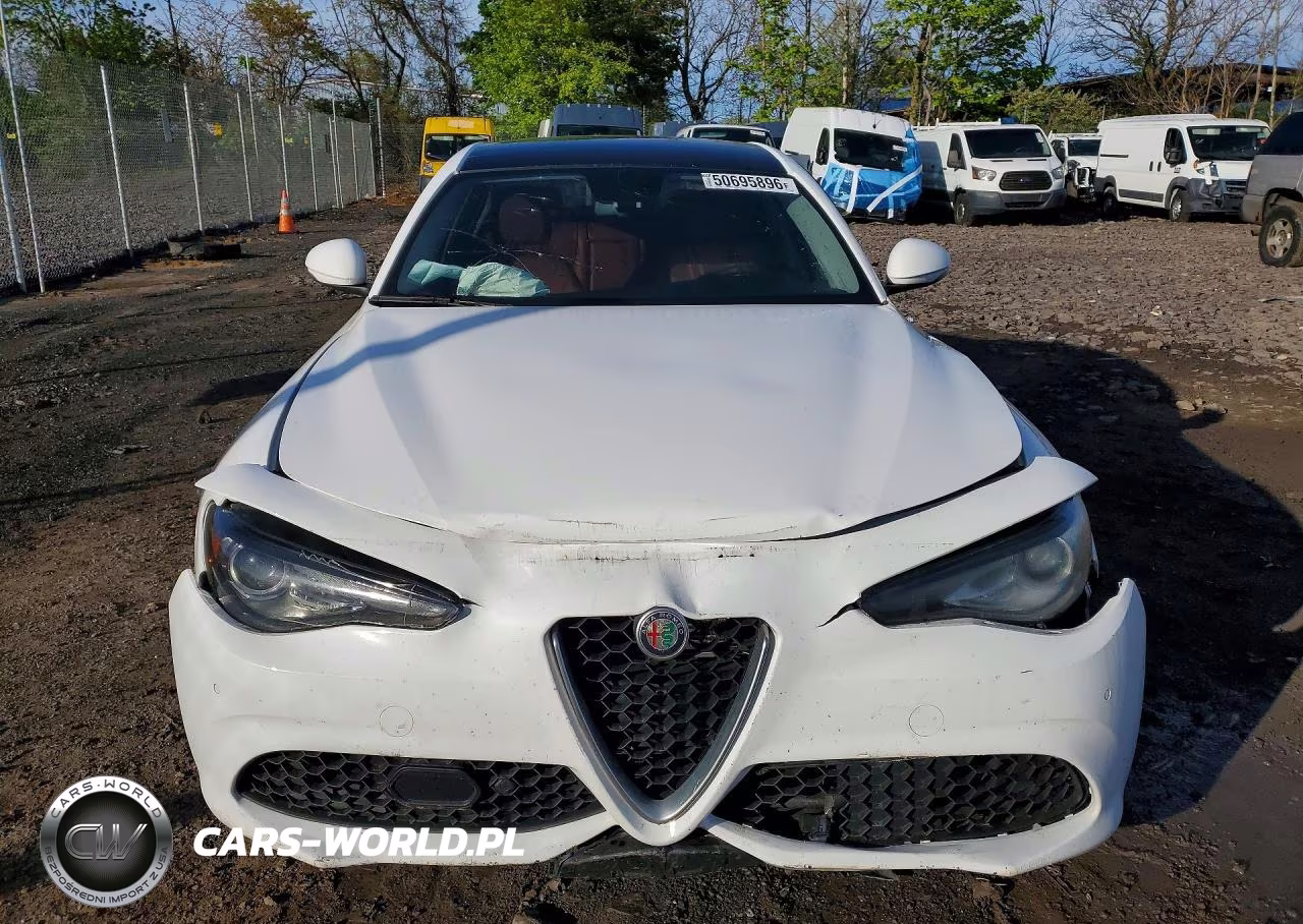 2017 Alfa Romeo Giulia Ti Q4 VIN:ZARFAEEN7H7555786 - 5