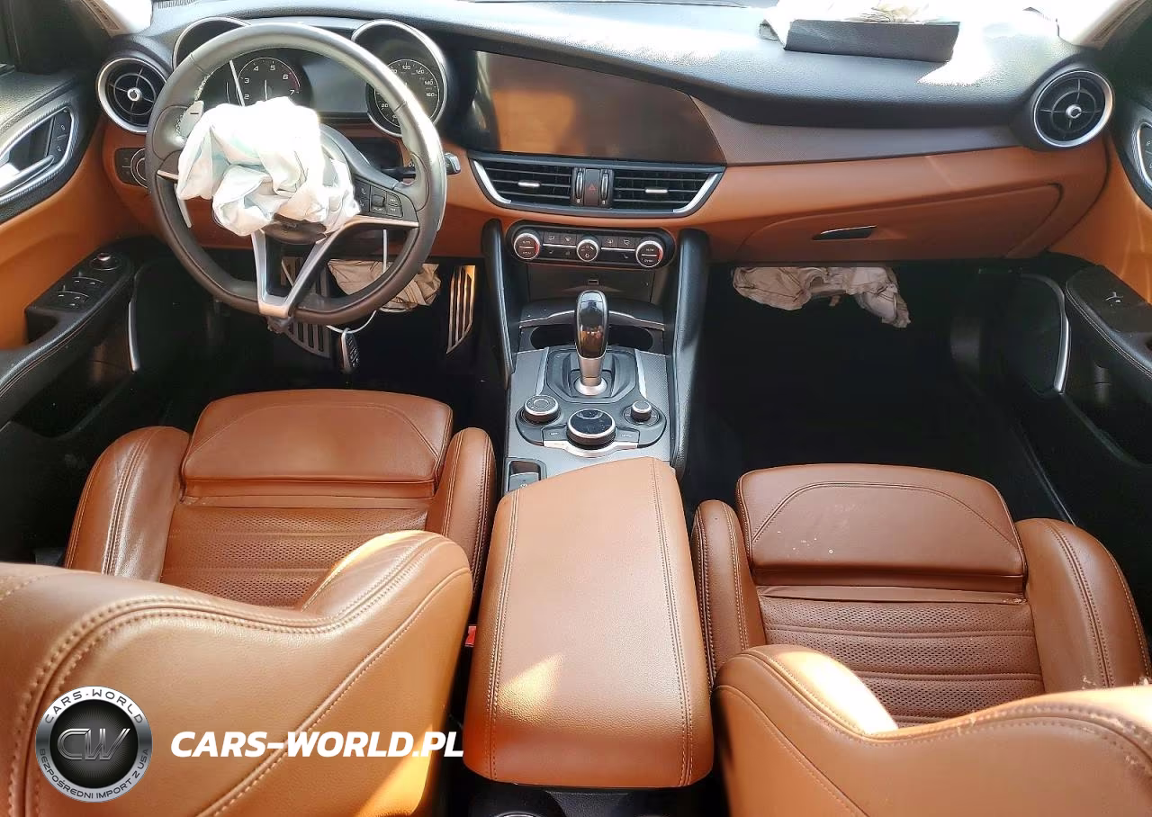 2017 Alfa Romeo Giulia Ti Q4 VIN:ZARFAEEN7H7555786 - 8