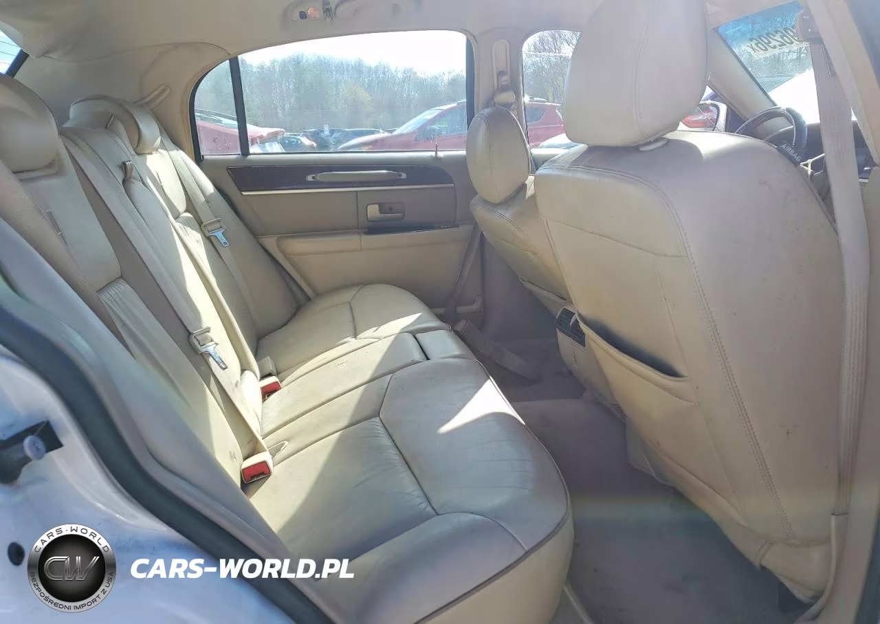 2006 Lincoln Town Car VIN:1LNHM83W56Y635906 - 10