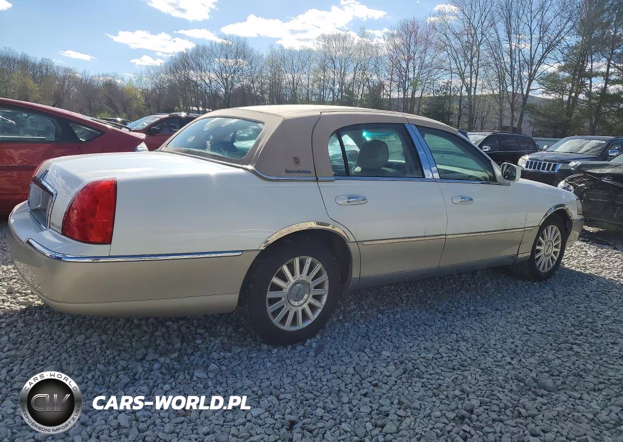 2006 Lincoln Town Car VIN:1LNHM83W56Y635906 - 3