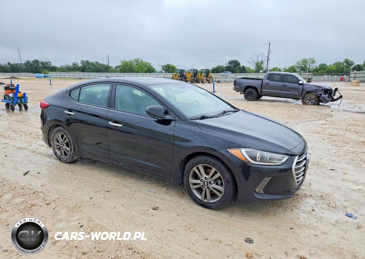 2018 Hyundai Elantra Value Edition VIN:5NPD84LF1JH271249 - 4