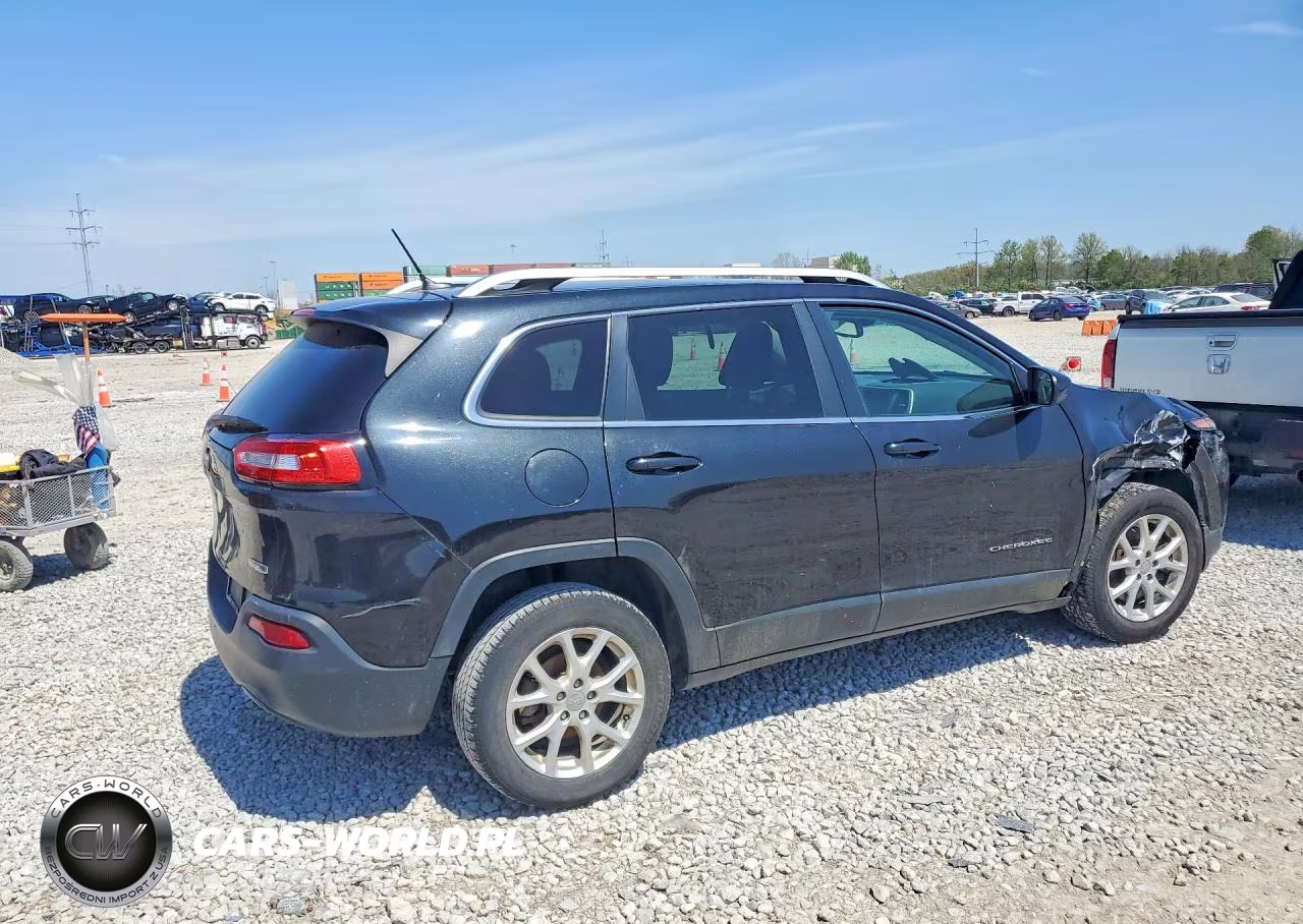 2014 Jeep Cherokee Latitude VIN:1C4PJLCB5EW323538 - 3