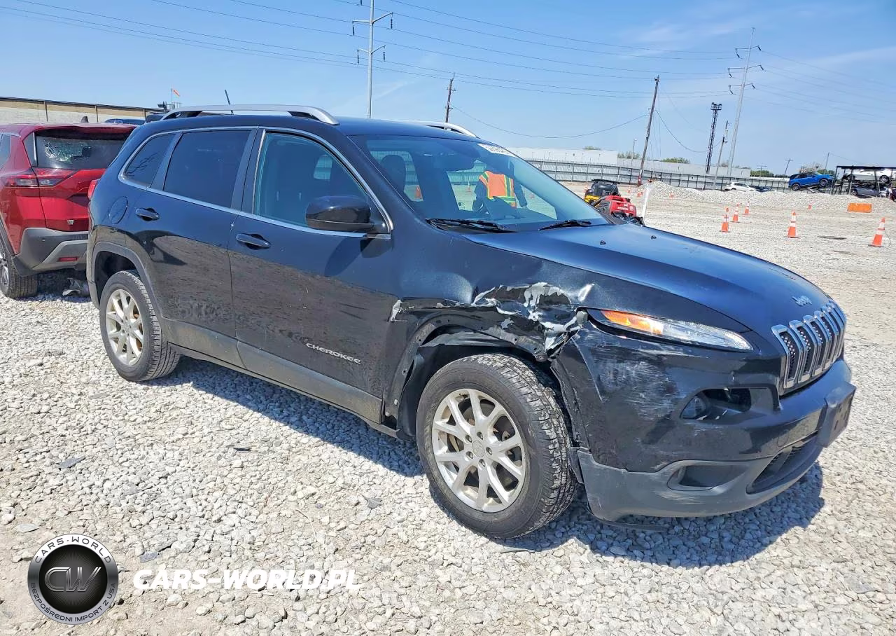 2014 Jeep Cherokee Latitude VIN:1C4PJLCB5EW323538 - 4