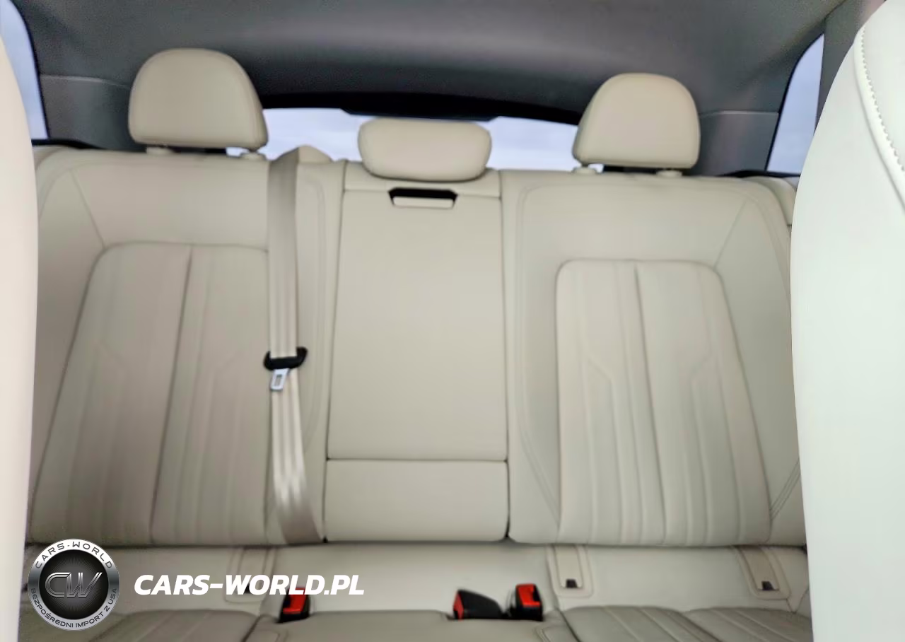 2021 Audi E-Tron Premium VIN:WA1AAAGE8MB038556 - 10