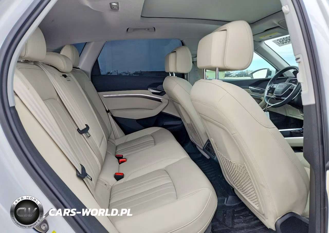 2021 Audi E-Tron Premium VIN:WA1AAAGE8MB038556 - 11