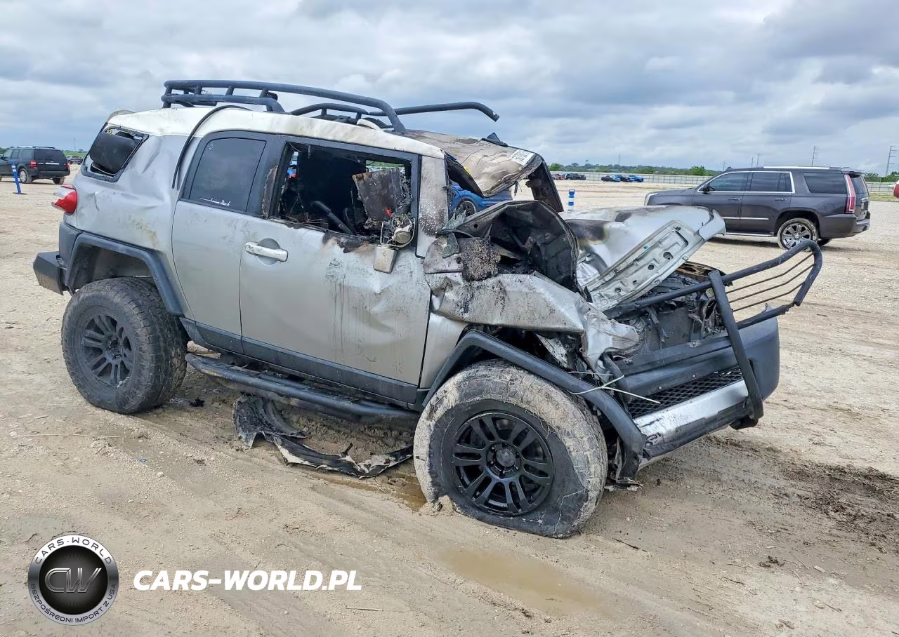 2009 Toyota Fj Cruiser Base VIN:JTEBU11F29K057349 - 4