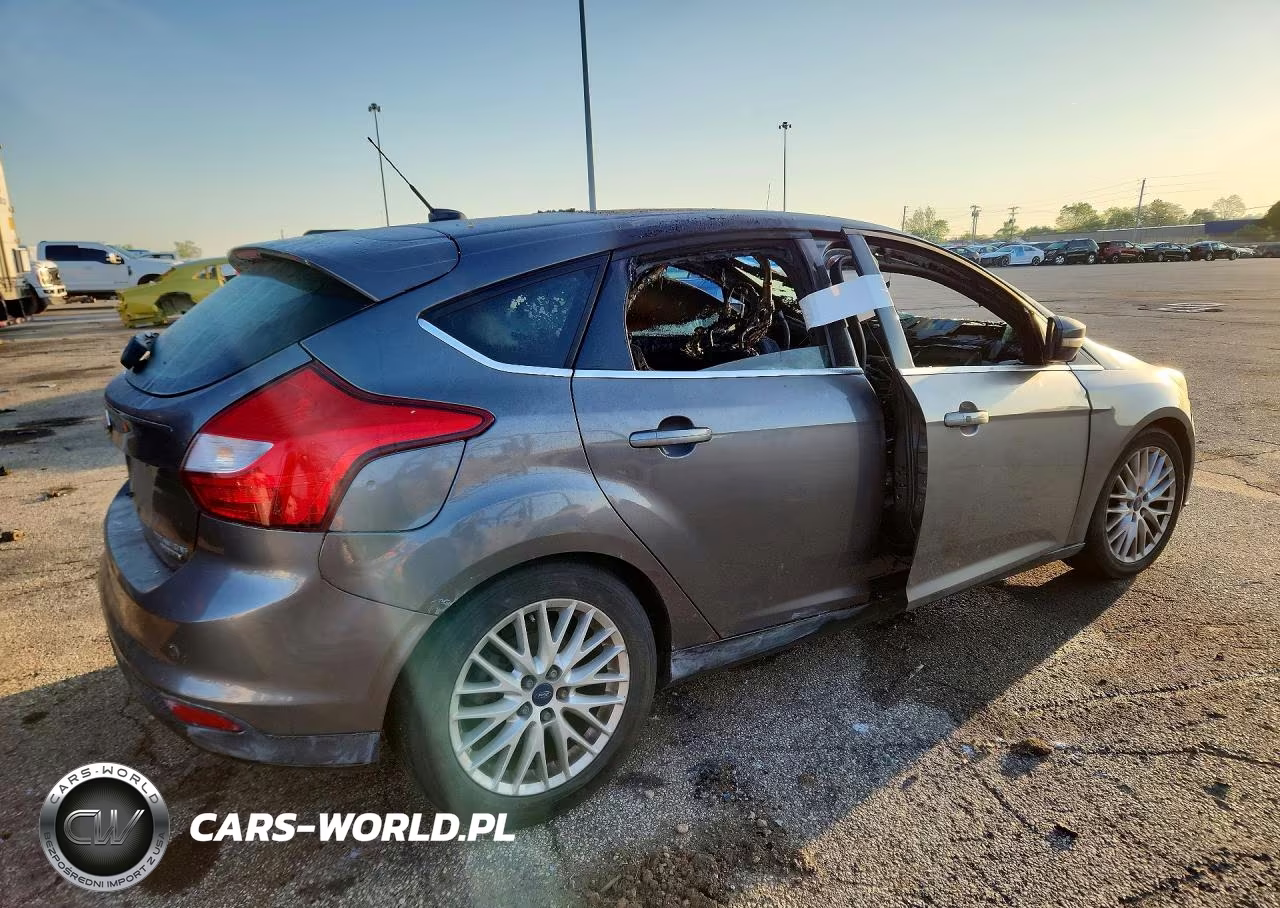 2013 Ford Focus Titanium VIN:1FADP3N23DL158612 - 3
