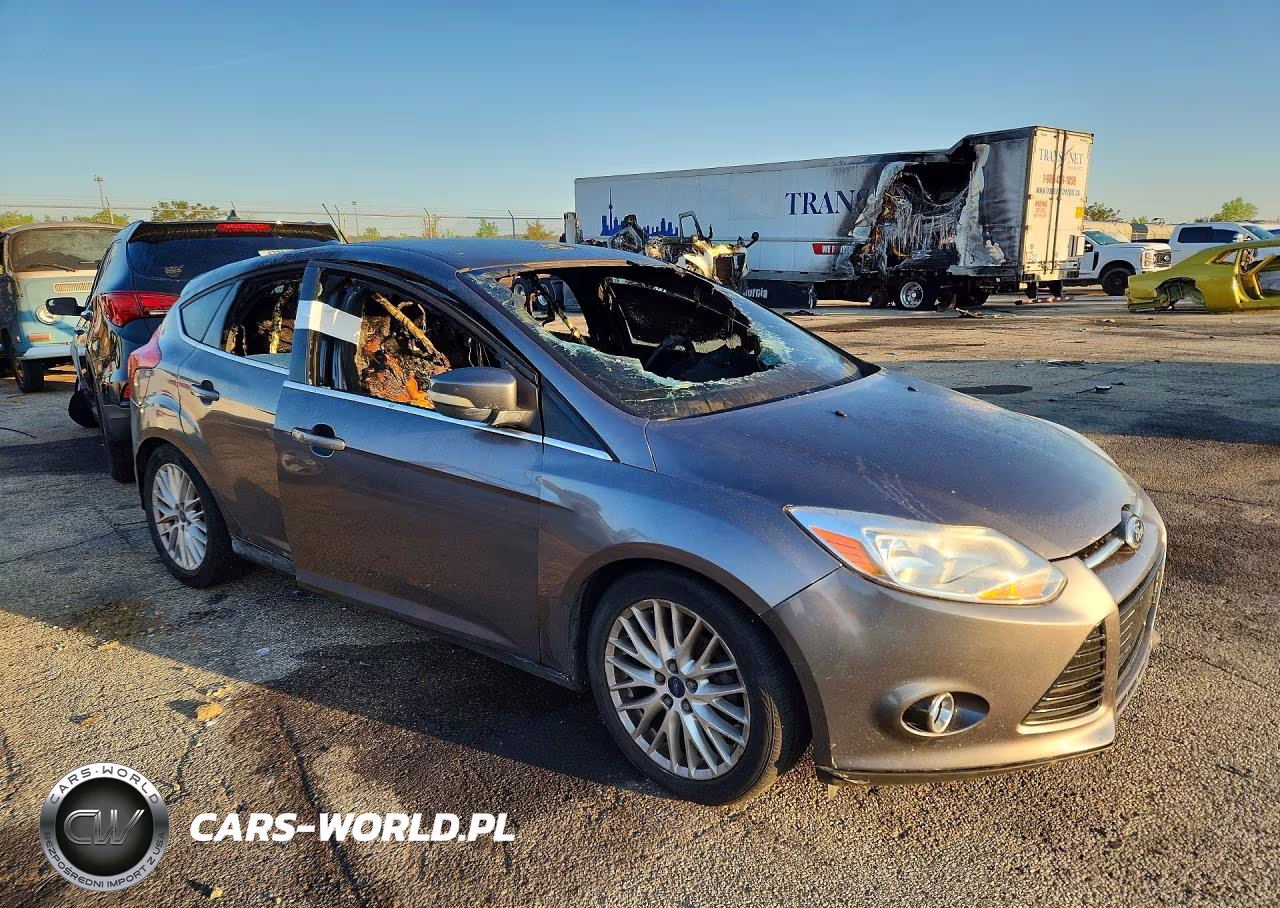 2013 Ford Focus Titanium VIN:1FADP3N23DL158612 - 4