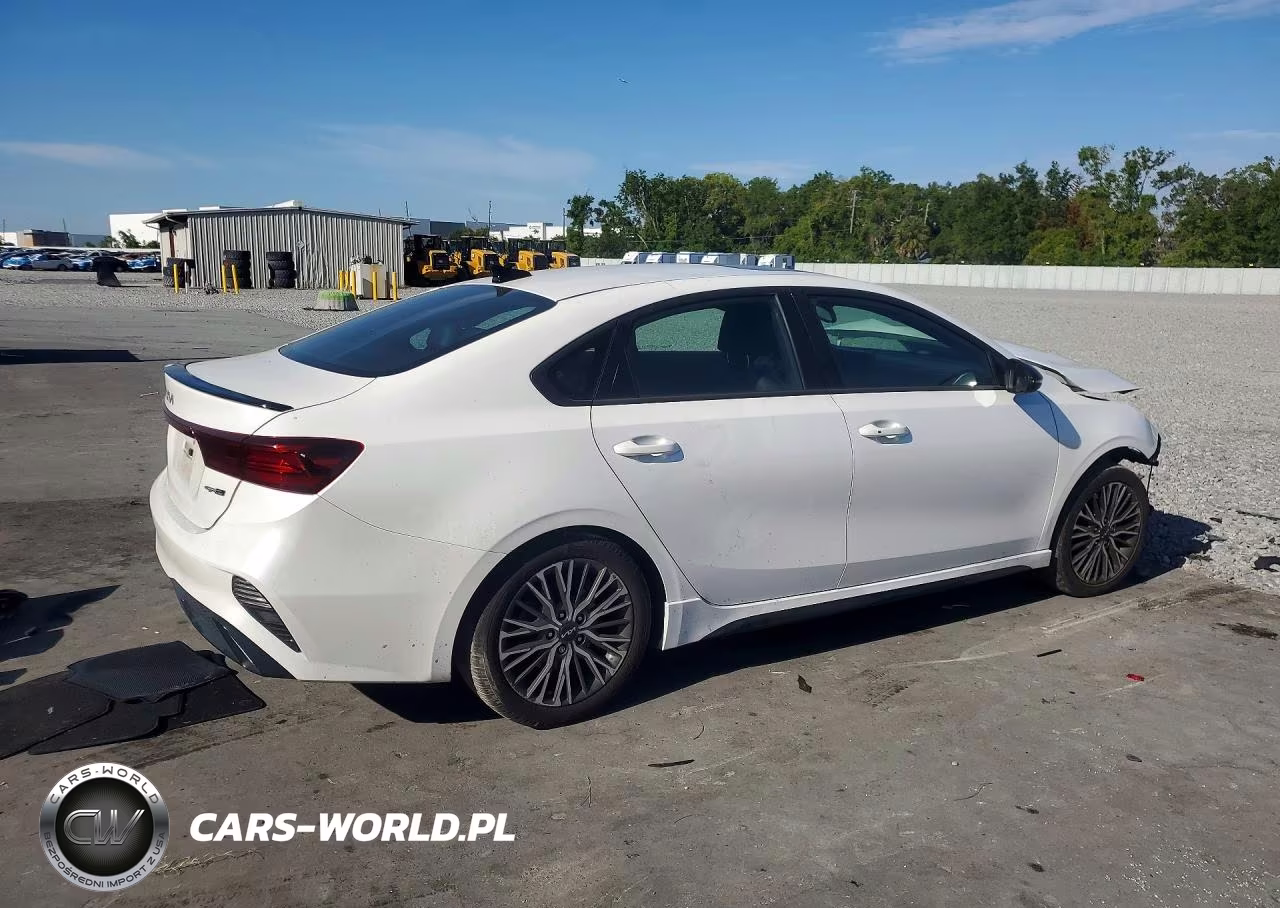 2023 Kia Forte Gt Line VIN:3KPF54AD5PE562045 - 3