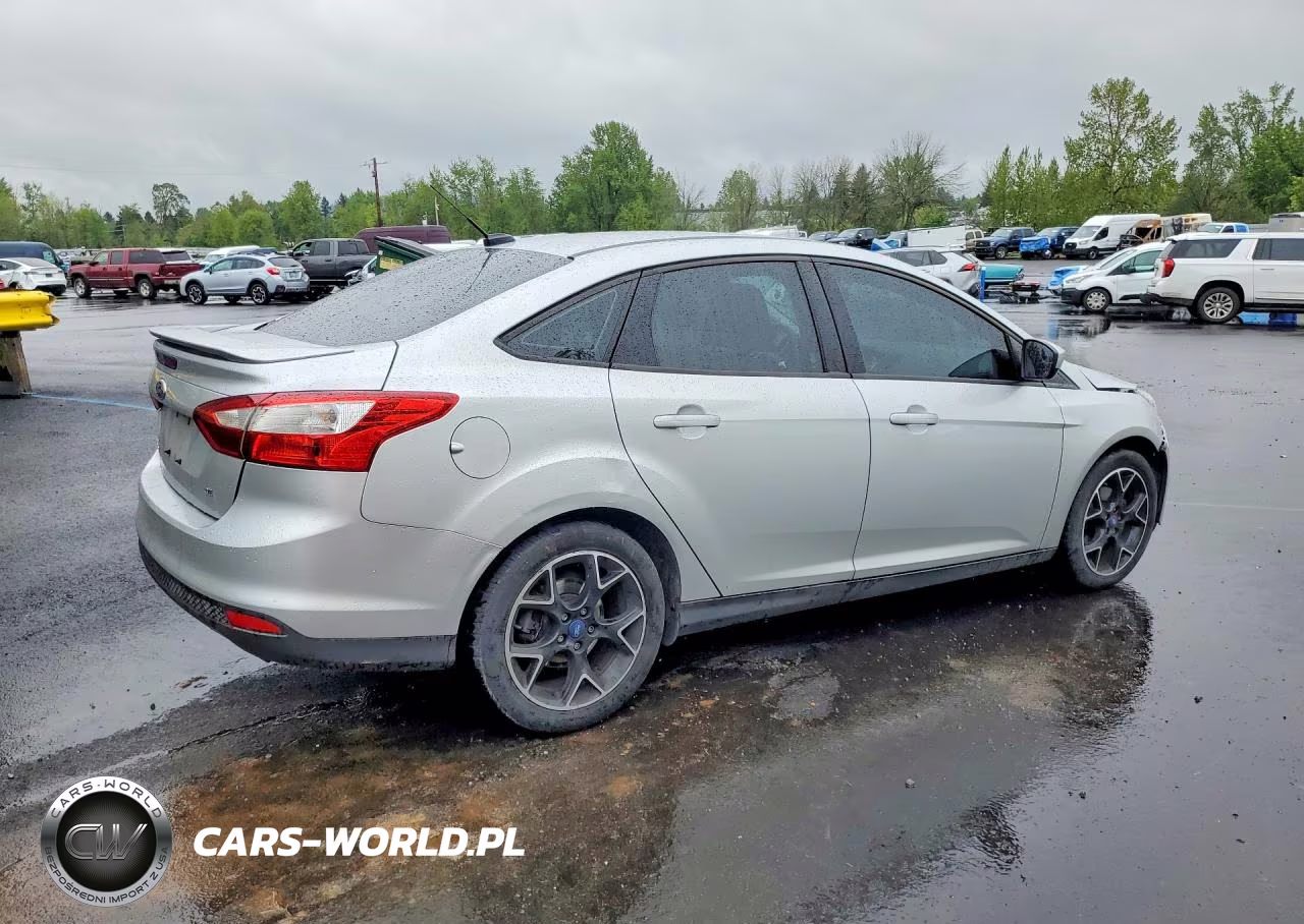 2012 Ford Focus Se VIN:1FAHP3F28CL386605 - 3