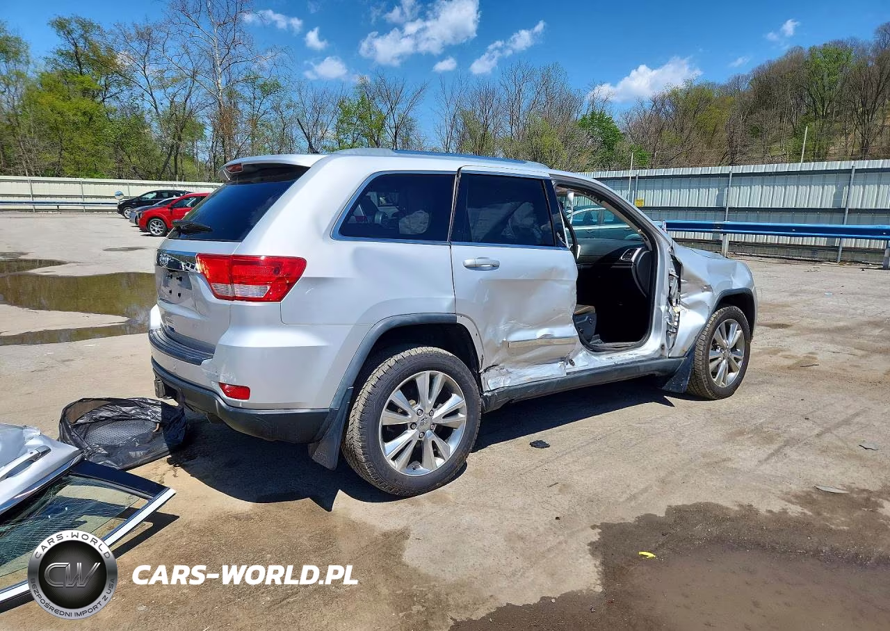 2011 Jeep Grand Cherokee Laredo VIN:1J4RR4GG6BC675676 - 3