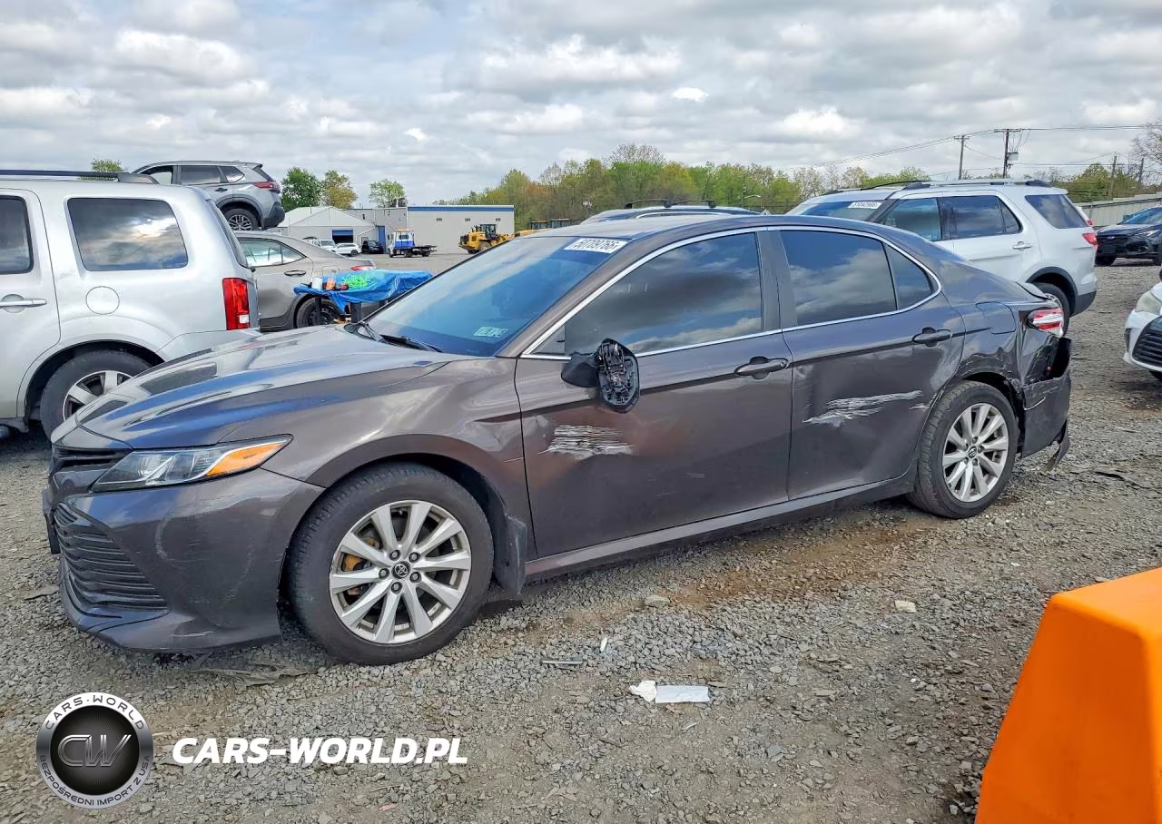 2020 Toyota Camry Le – zdjęcie 1 z 12