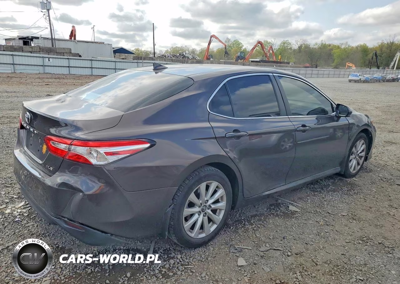 2020 Toyota Camry Le VIN:4T1C11AK4LU914745 - 3