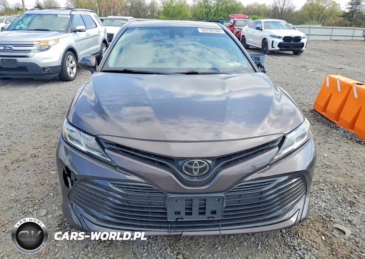 2020 Toyota Camry Le VIN:4T1C11AK4LU914745 - 5