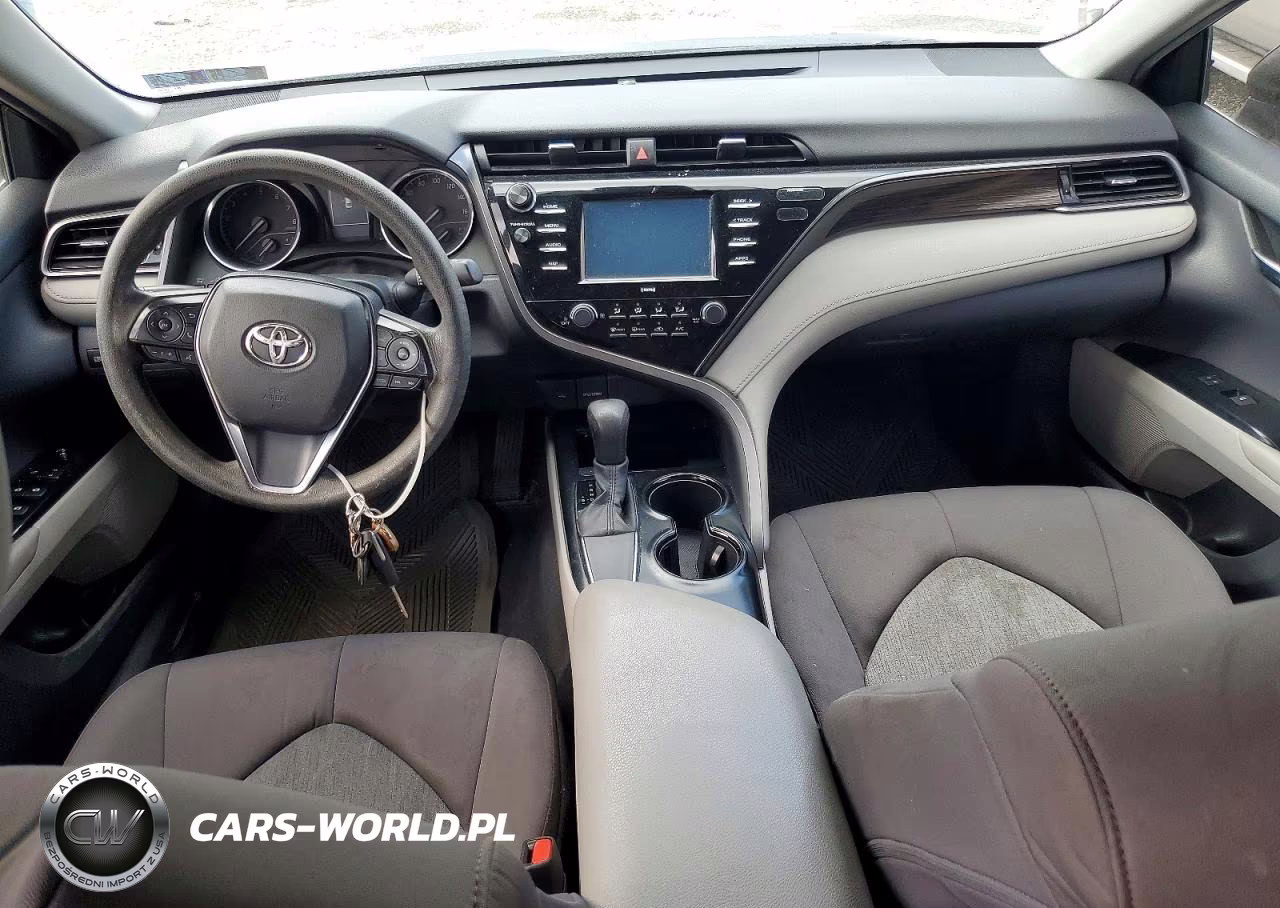 2020 Toyota Camry Le VIN:4T1C11AK4LU914745 - 8