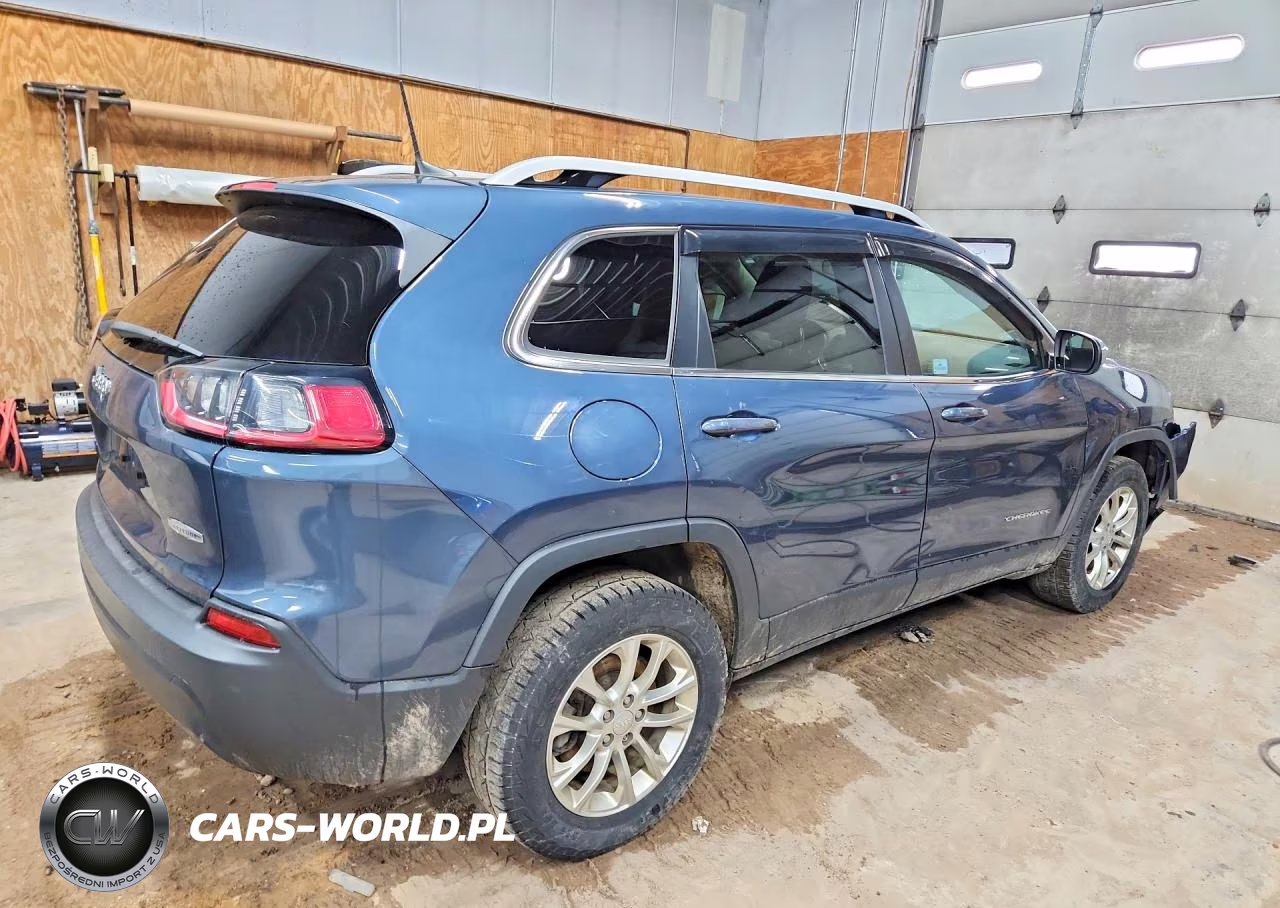 2019 Jeep Cherokee Latitude VIN:1C4PJMCB4KD386546 - 3