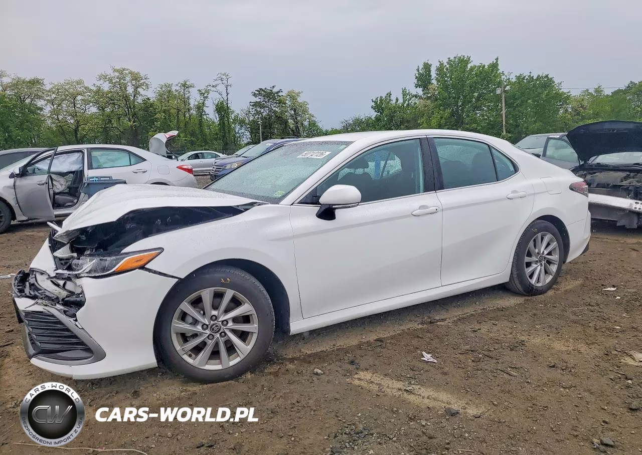 2024 Toyota Camry Le – zdjęcie 1 z 12