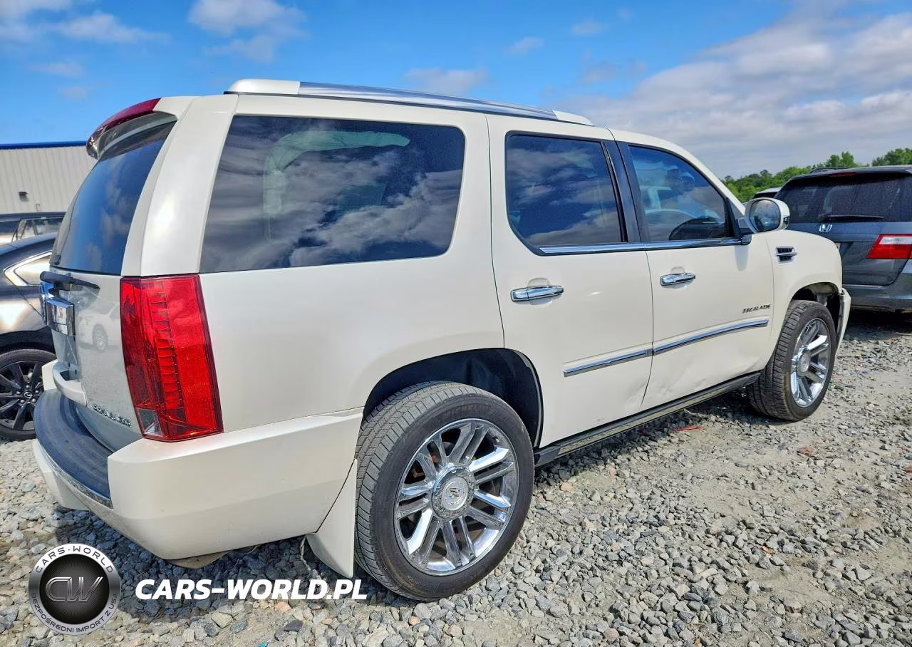 2011 Cadillac Escalade Platinum VIN:1GYS3DEF9BR395650 - 3