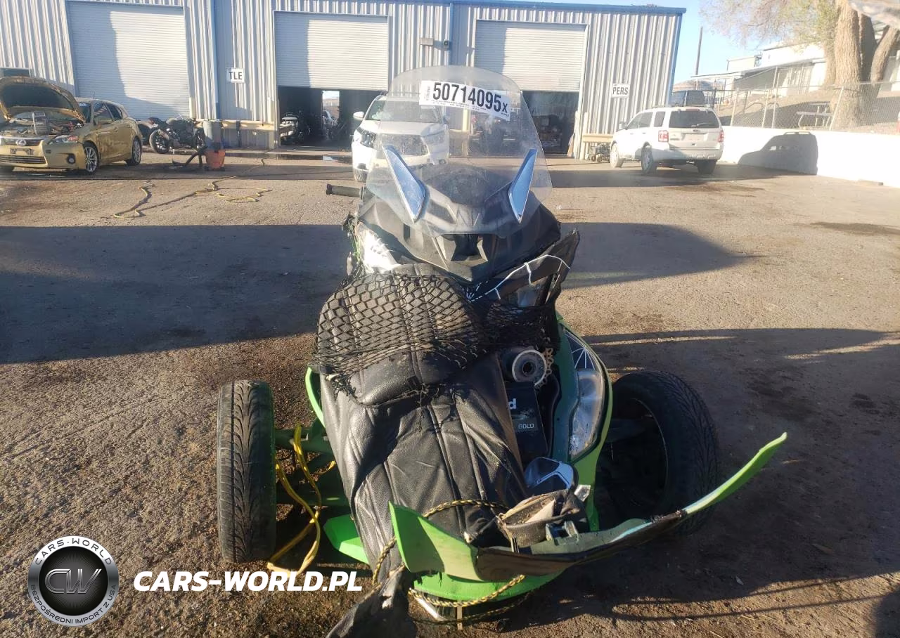 2012 Can-Am Spyder Roadster VIN:2BXJBRC17CV002000 - 2