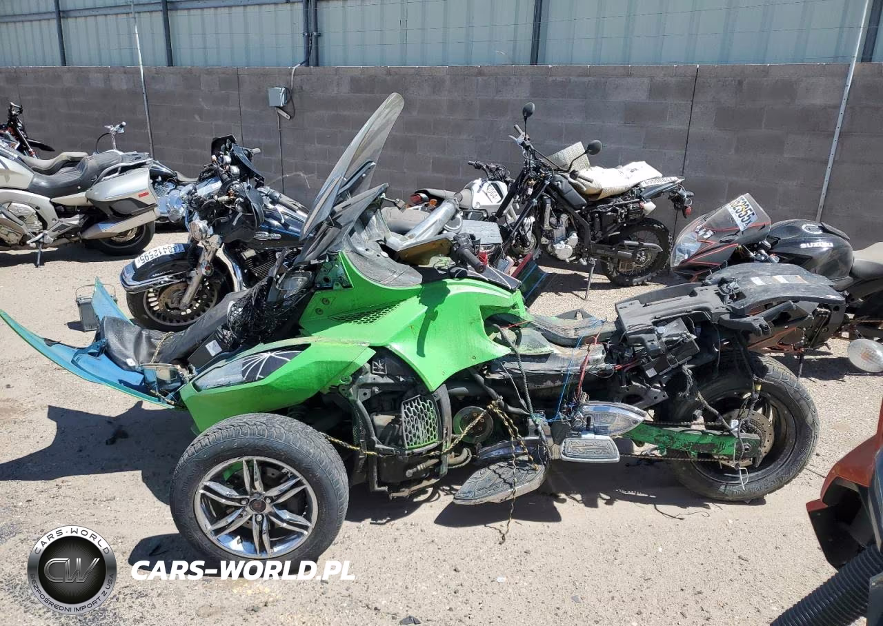 2012 Can-Am Spyder Roadster VIN:2BXJBRC17CV002000 - 3
