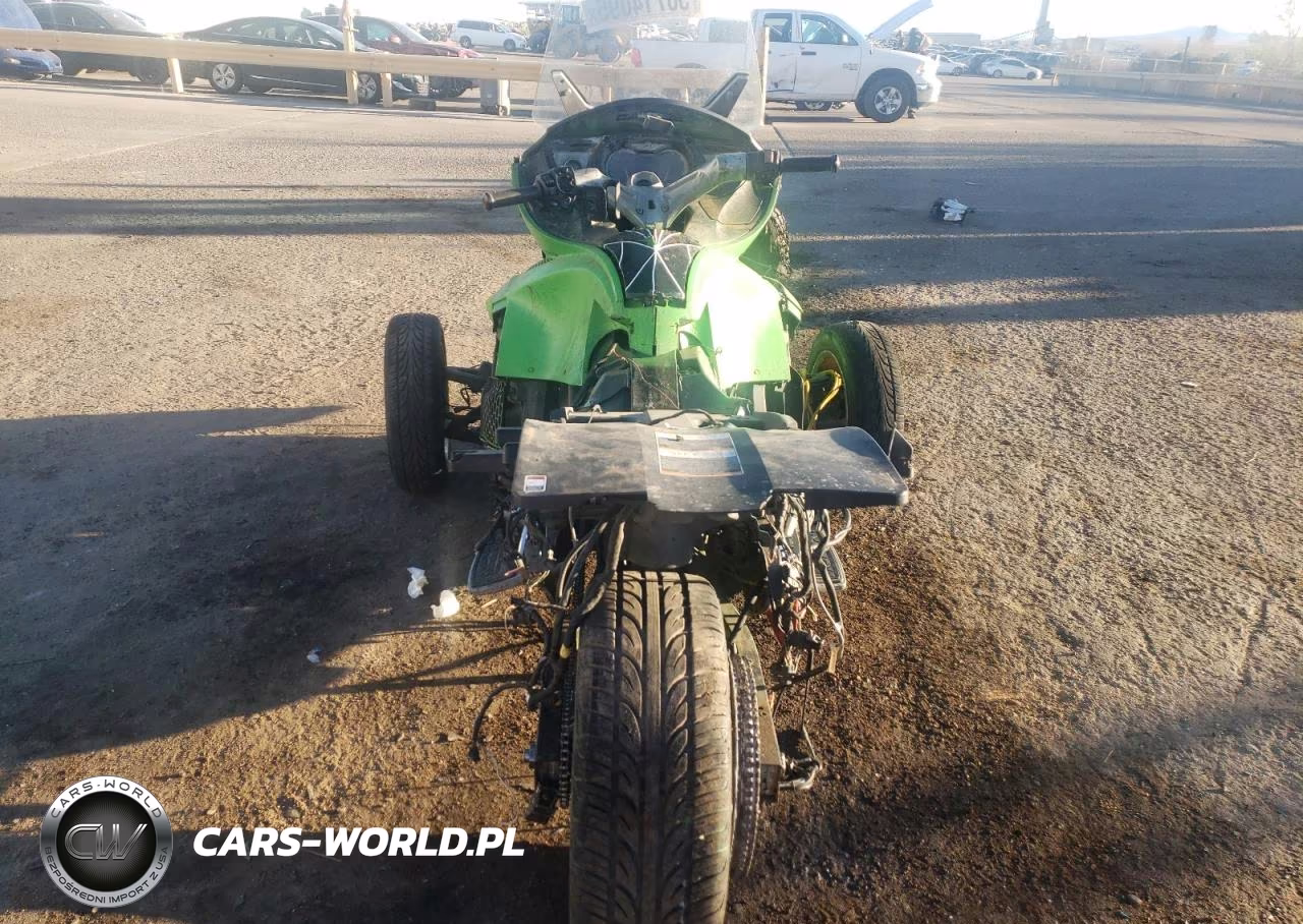 2012 Can-Am Spyder Roadster VIN:2BXJBRC17CV002000 - 4