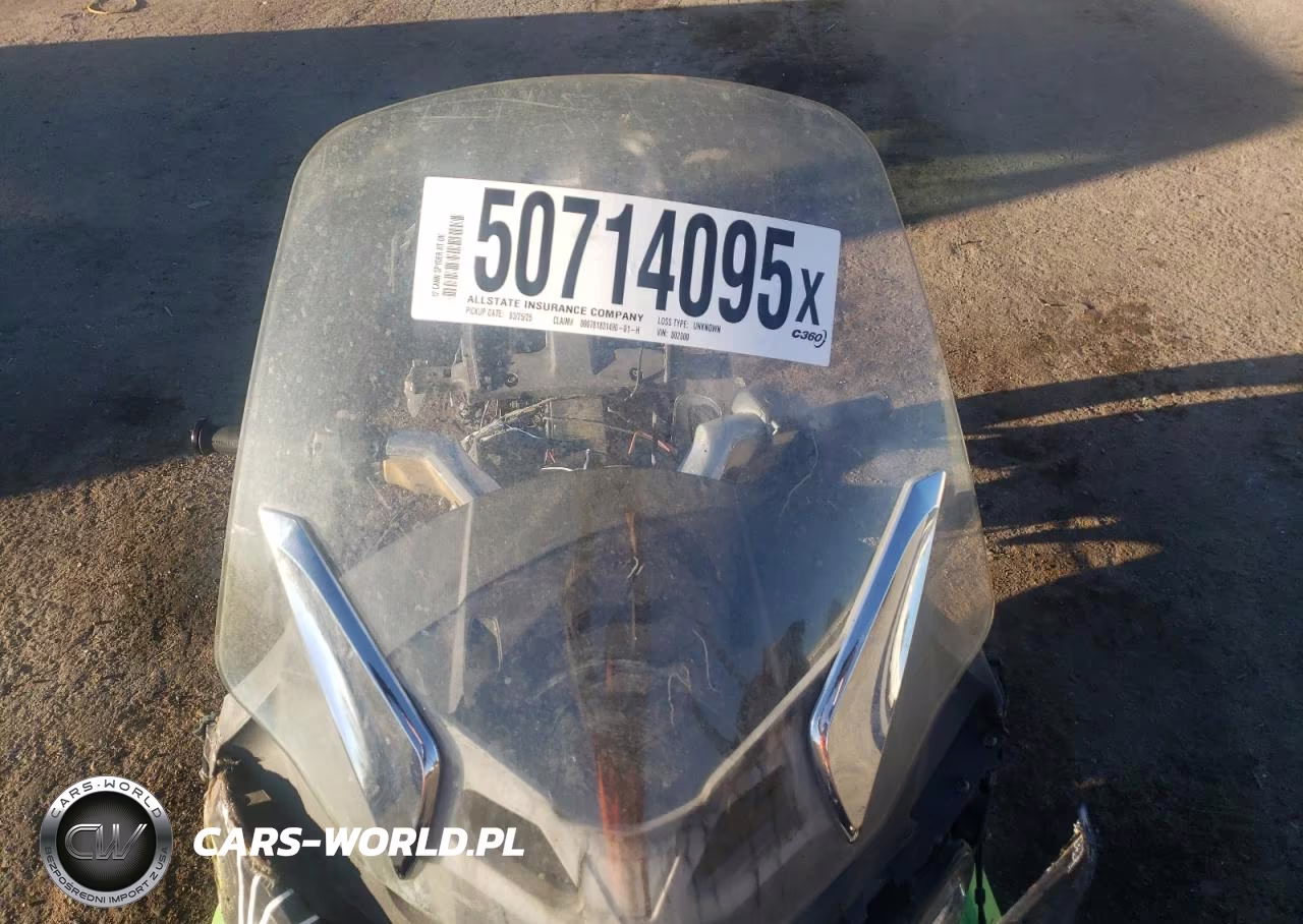 2012 Can-Am Spyder Roadster VIN:2BXJBRC17CV002000 - 5