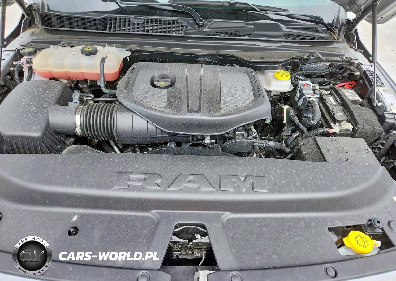 2025 Ram 1500 Big Horn VIN:1C6RREFP0SN718059 - 11
