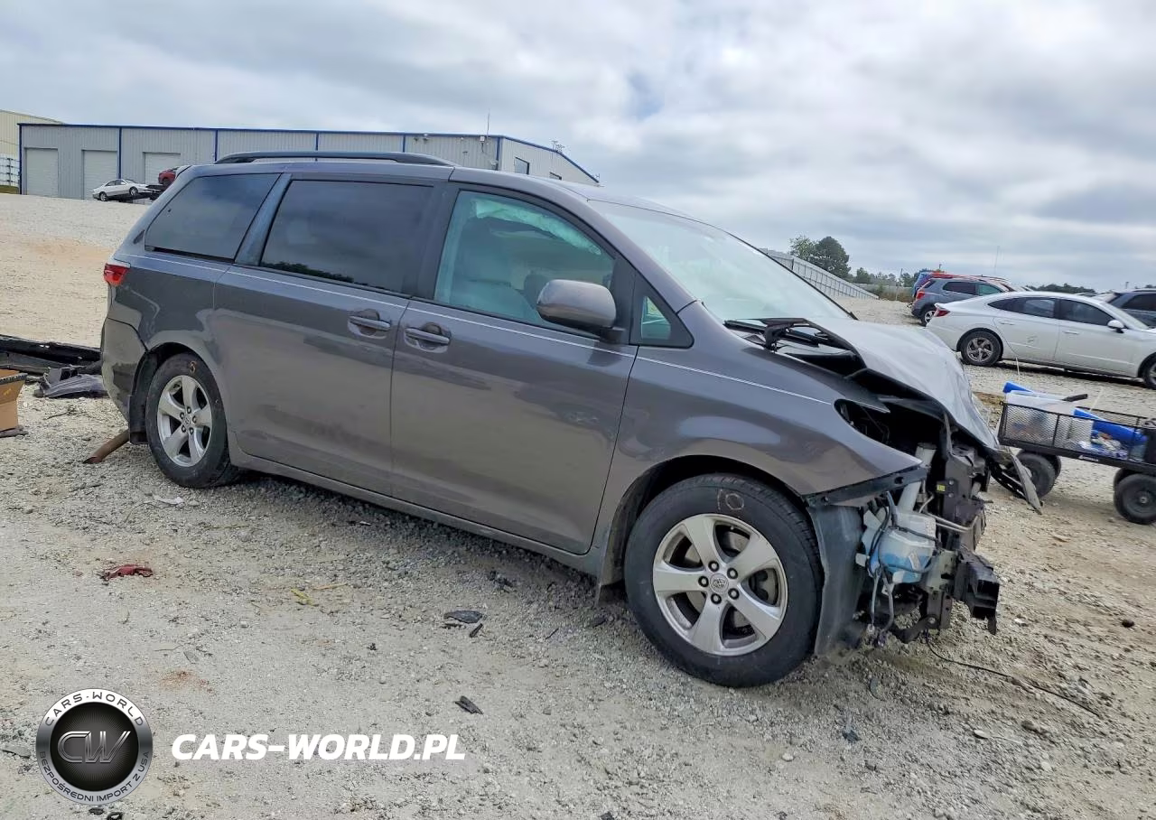2016 Toyota Sienna Le VIN:5TDKK3DC5GS755242 - 4