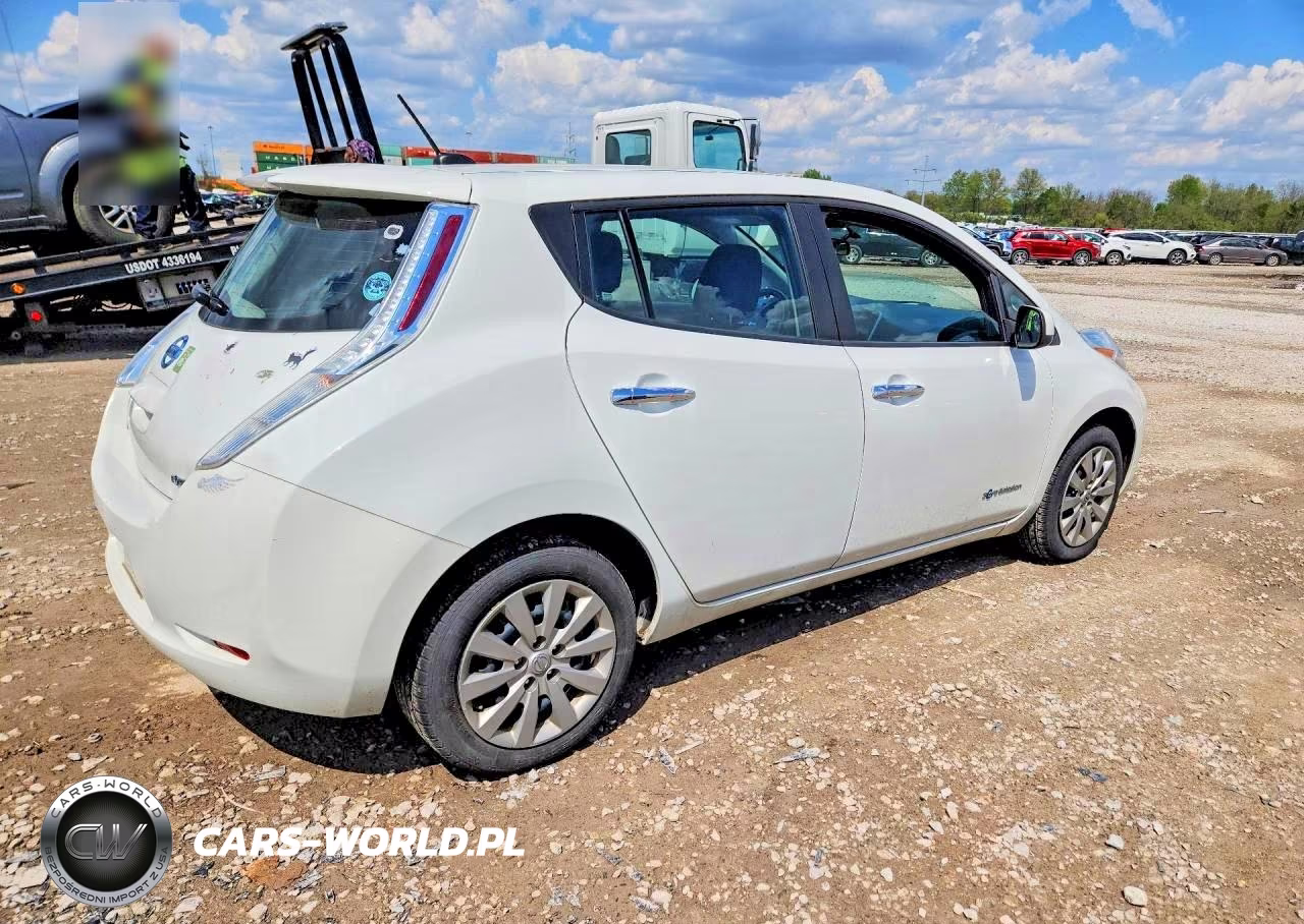 2015 Nissan Leaf S VIN:1N4AZ0CP5FC322214 - 3