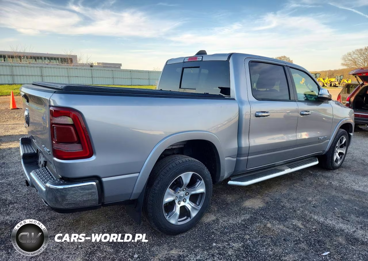 2019 Ram 1500 Laramie VIN:1C6SRFJT9KN504201 - 3