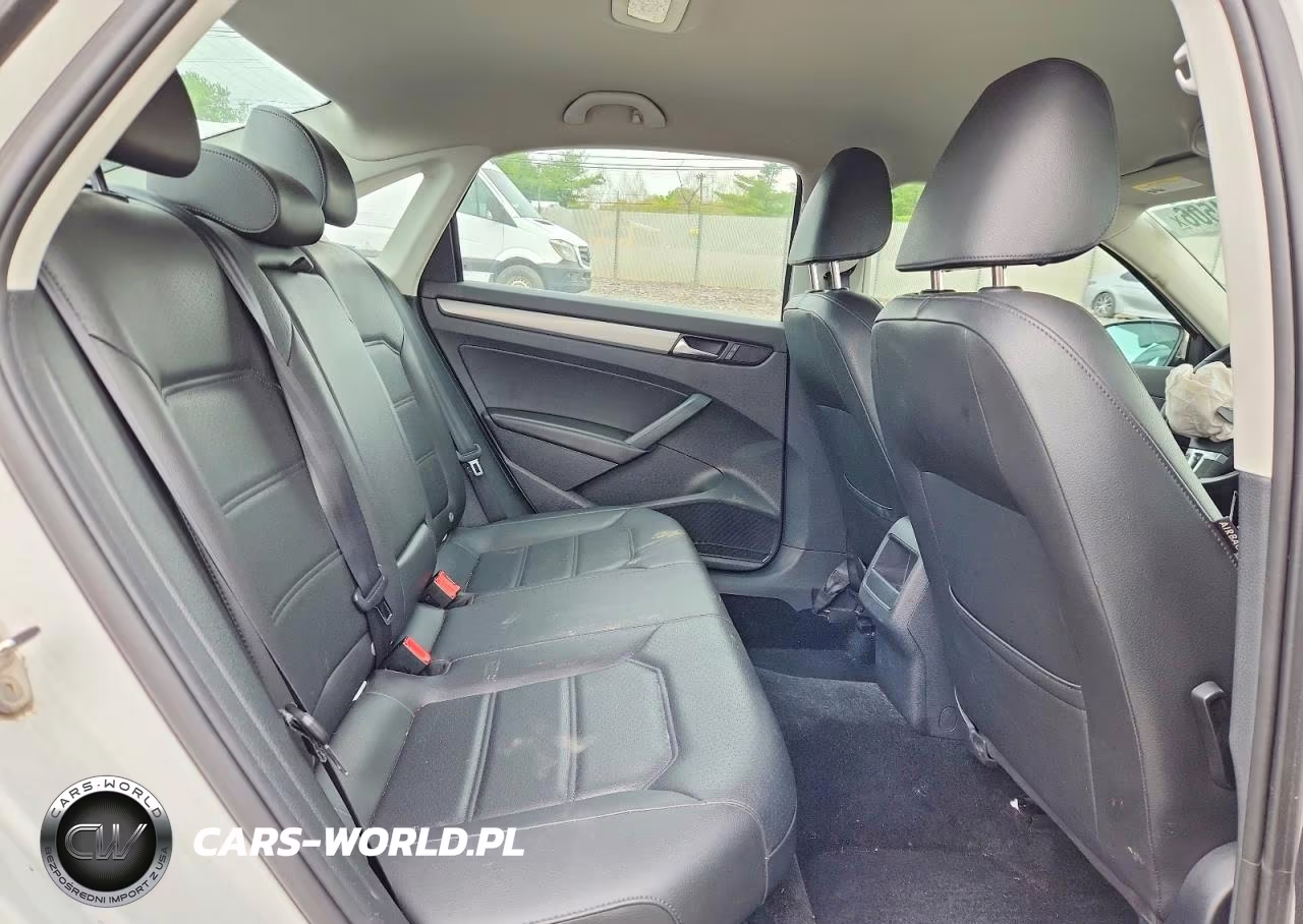 2015 Volkswagen Passat S VIN:1VWAS7A3XFC020812 - 10