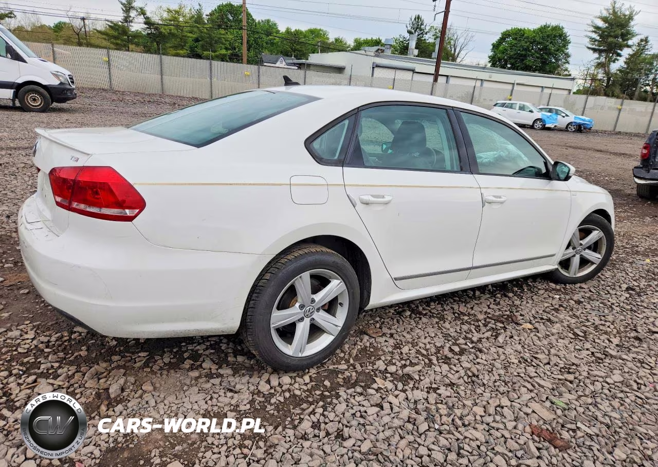 2015 Volkswagen Passat S VIN:1VWAS7A3XFC020812 - 3
