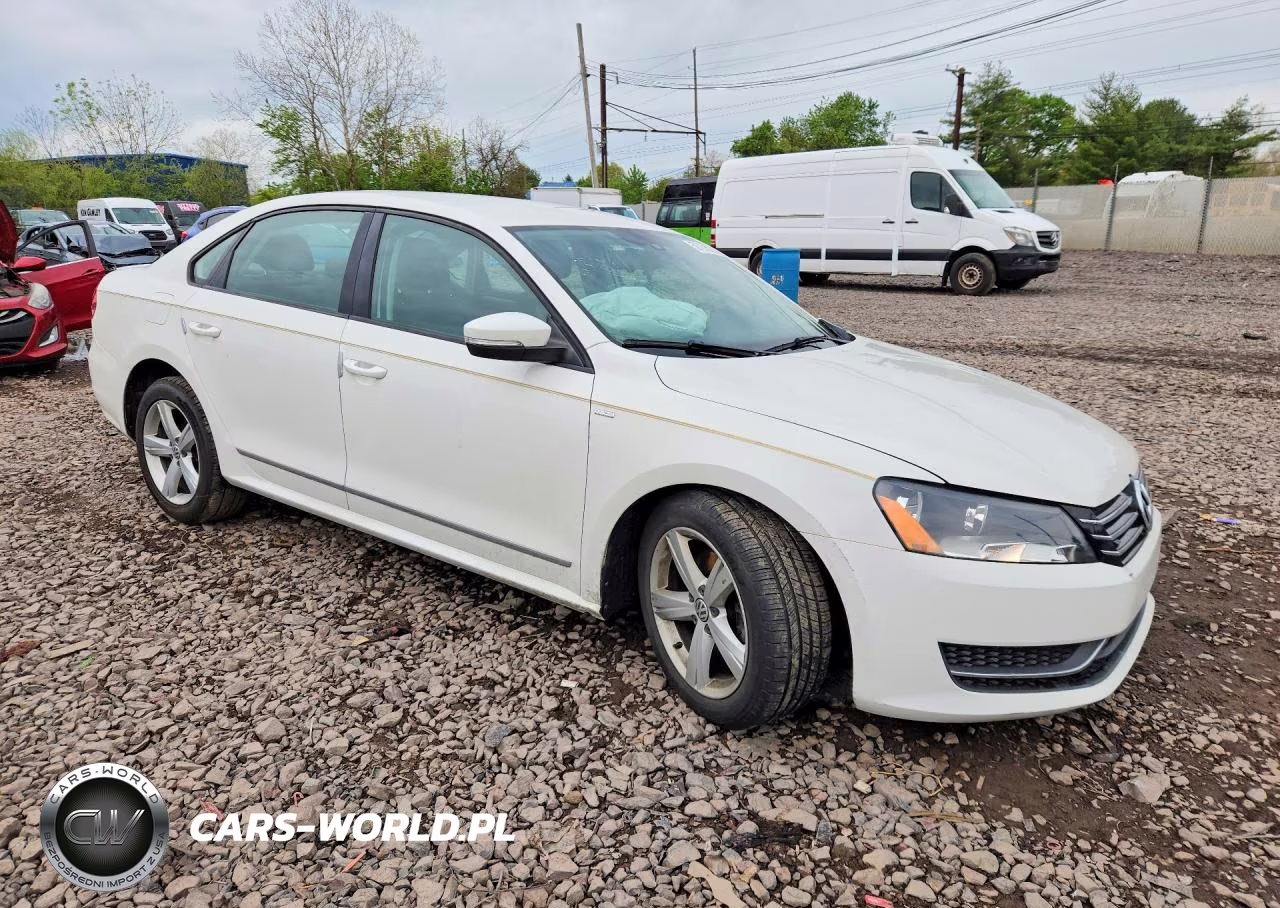 2015 Volkswagen Passat S VIN:1VWAS7A3XFC020812 - 4