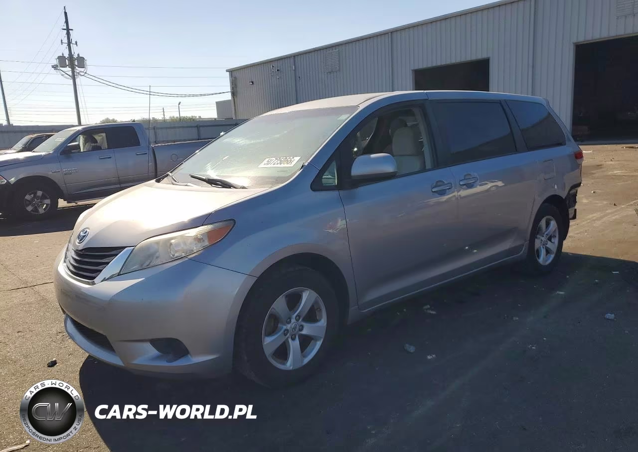 2012 Toyota Sienna Le 8-Passenger