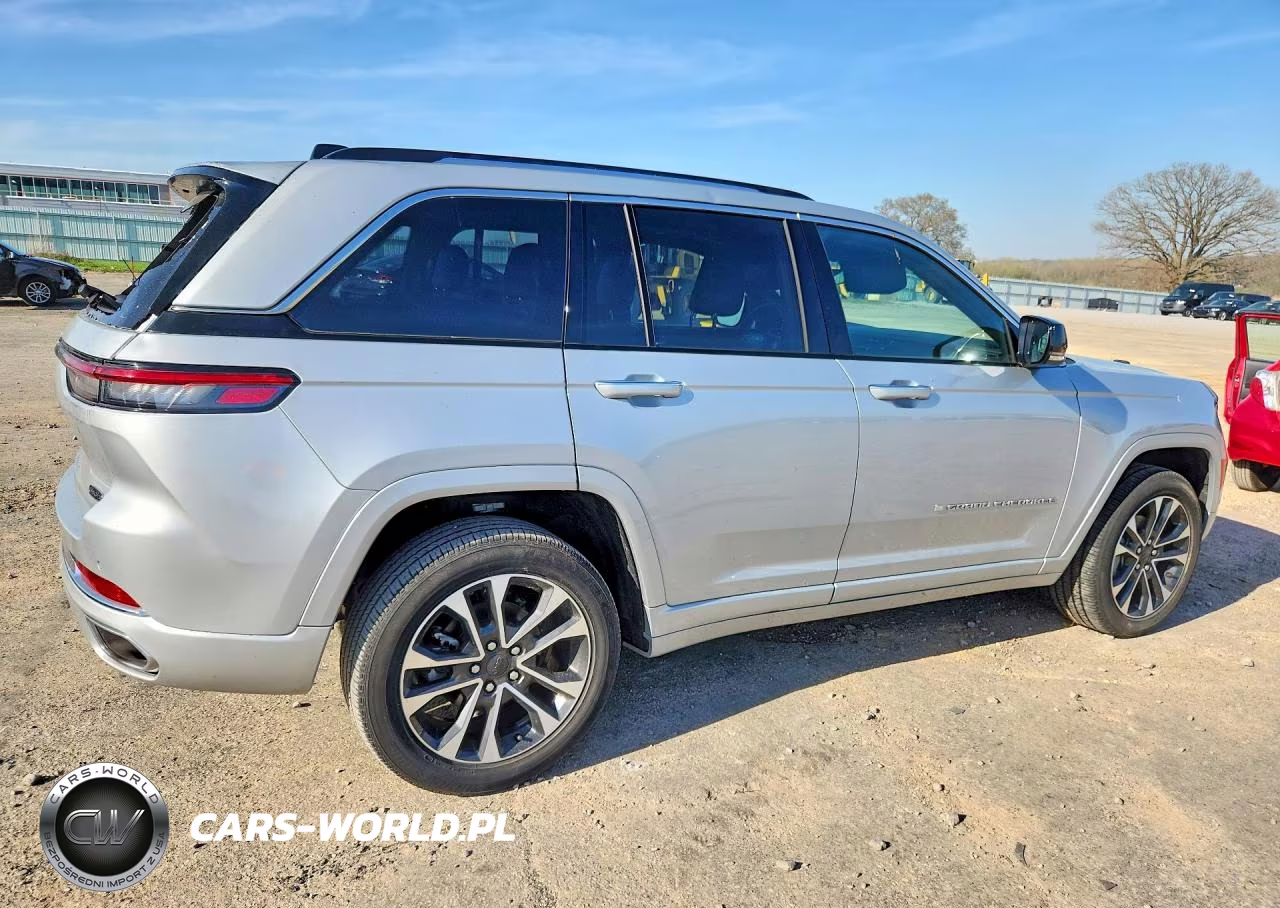 2023 Jeep Grand Cherokee Overland VIN:1C4RJHDG1PC543084 - 3