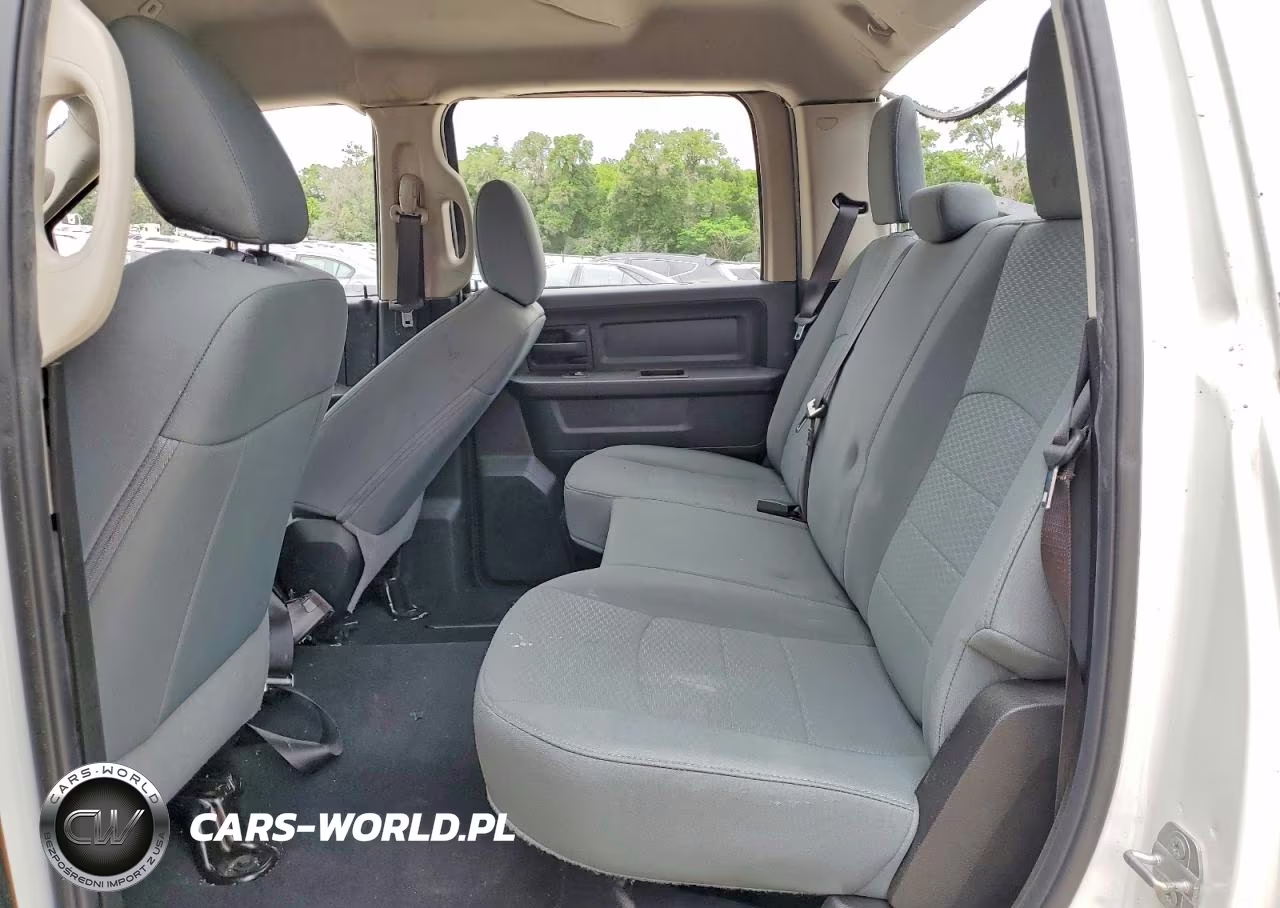 2019 Ram 1500 Classic Tradesman VIN:1C6RR6KT7KS746662 - 10