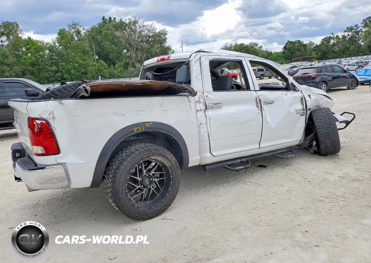2019 Ram 1500 Classic Tradesman VIN:1C6RR6KT7KS746662 - 3