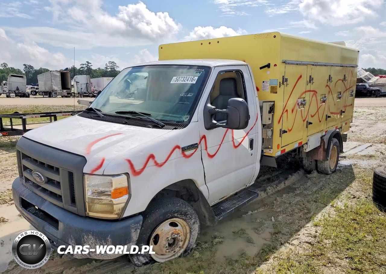 2018 Ford Econoline E450 Super Duty Cutaway Van