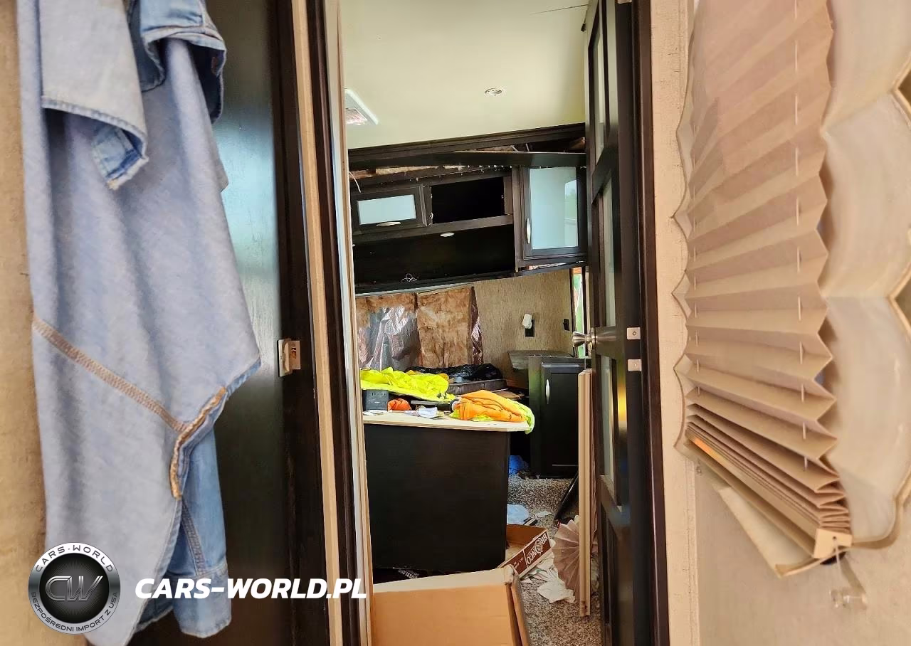 2015 Grand Design Momentum Camper VIN:573FM4022F1201580 - 5