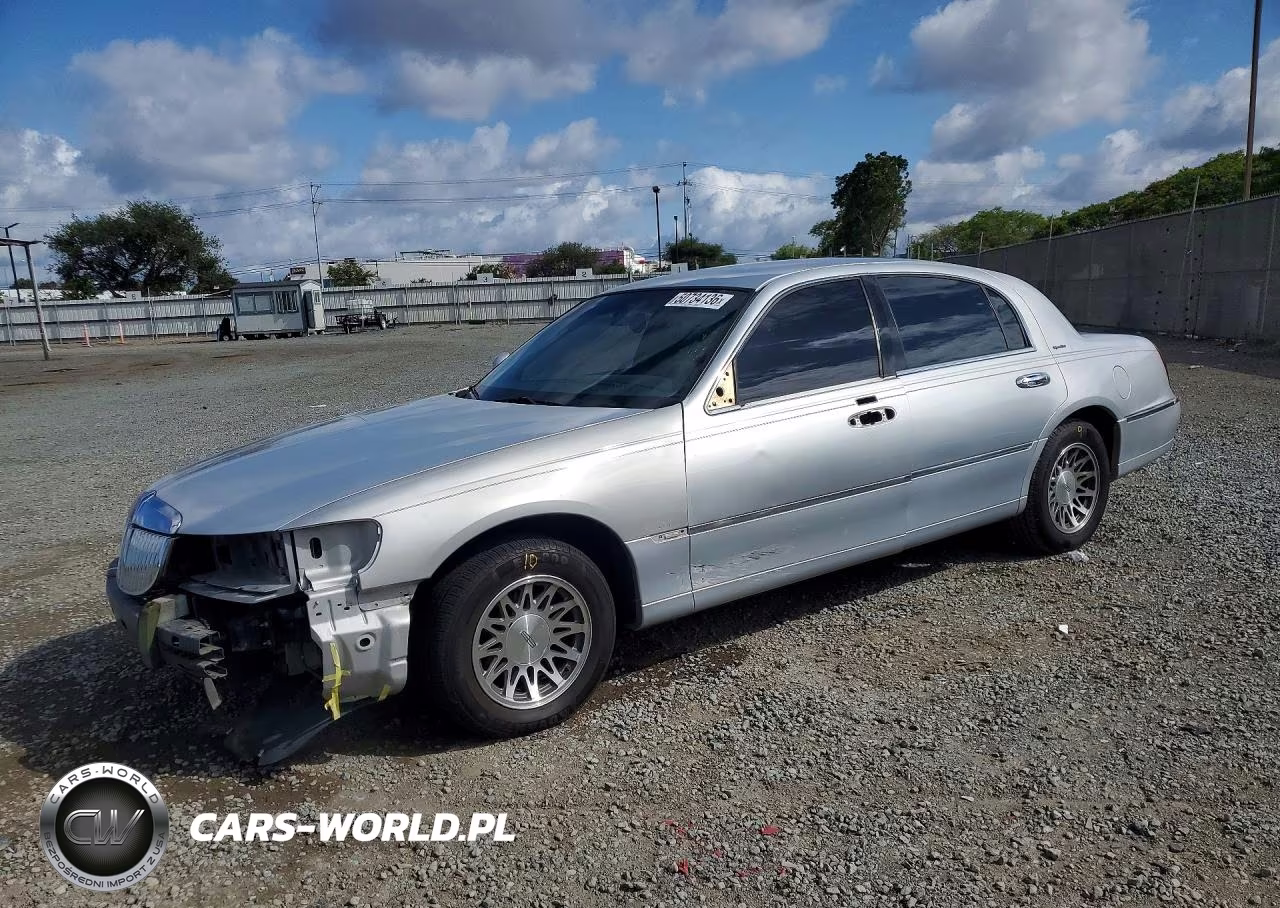 2000 Lincoln Town Car Signature