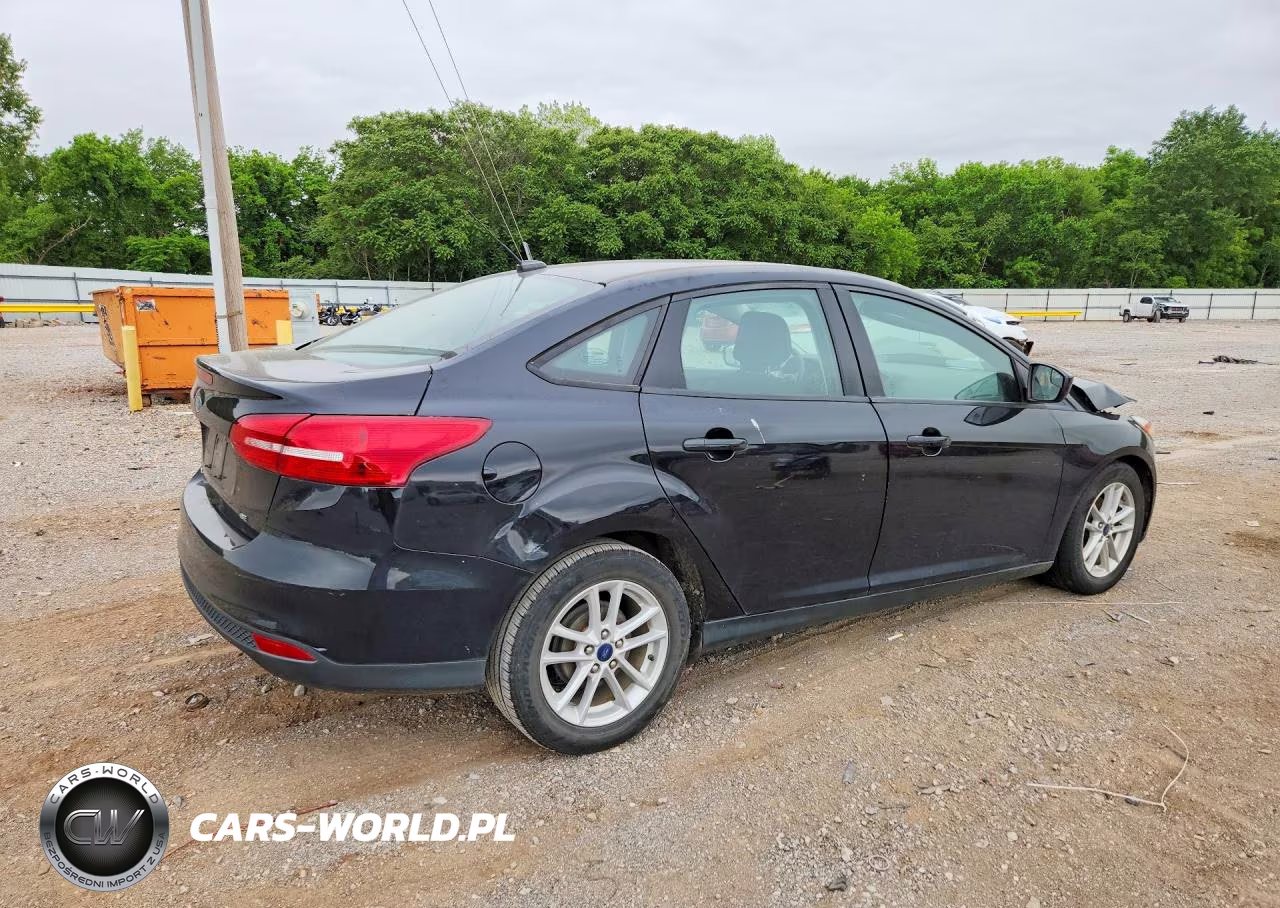 2018 Ford Focus Se VIN:1FADP3F21JL226710 - 3