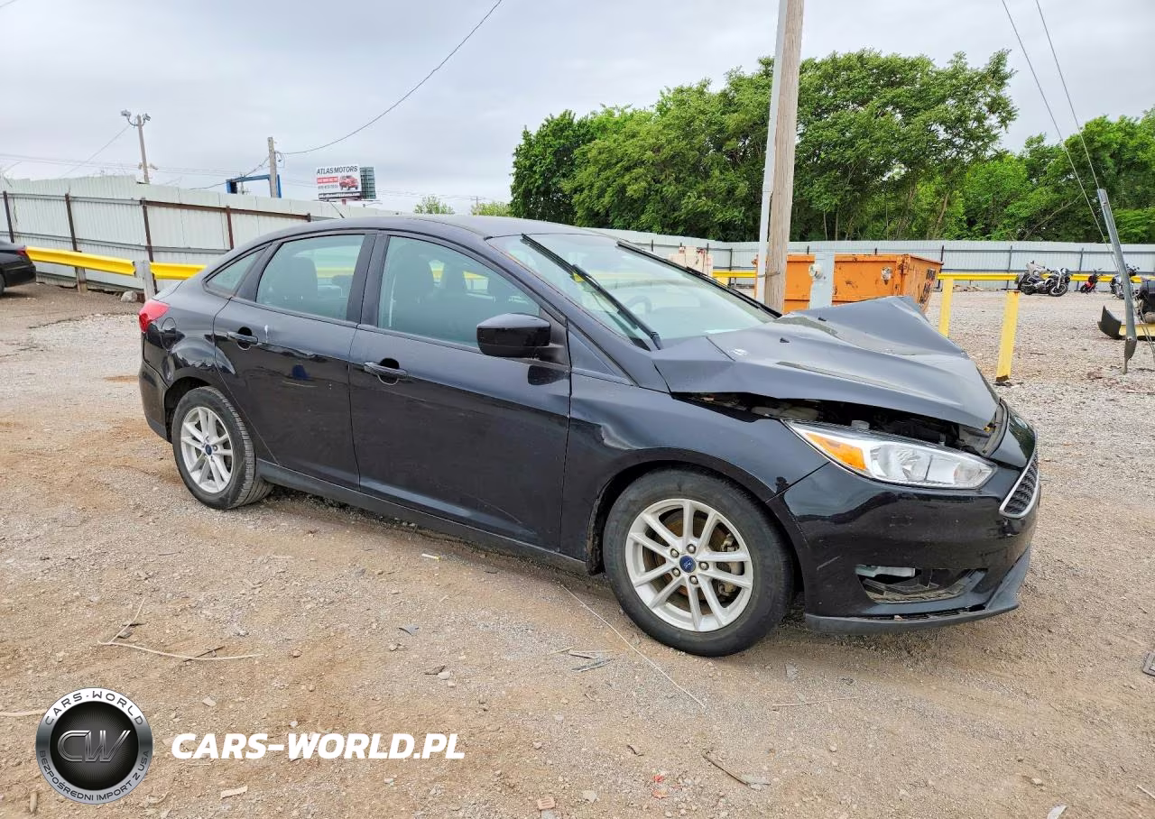 2018 Ford Focus Se VIN:1FADP3F21JL226710 - 4