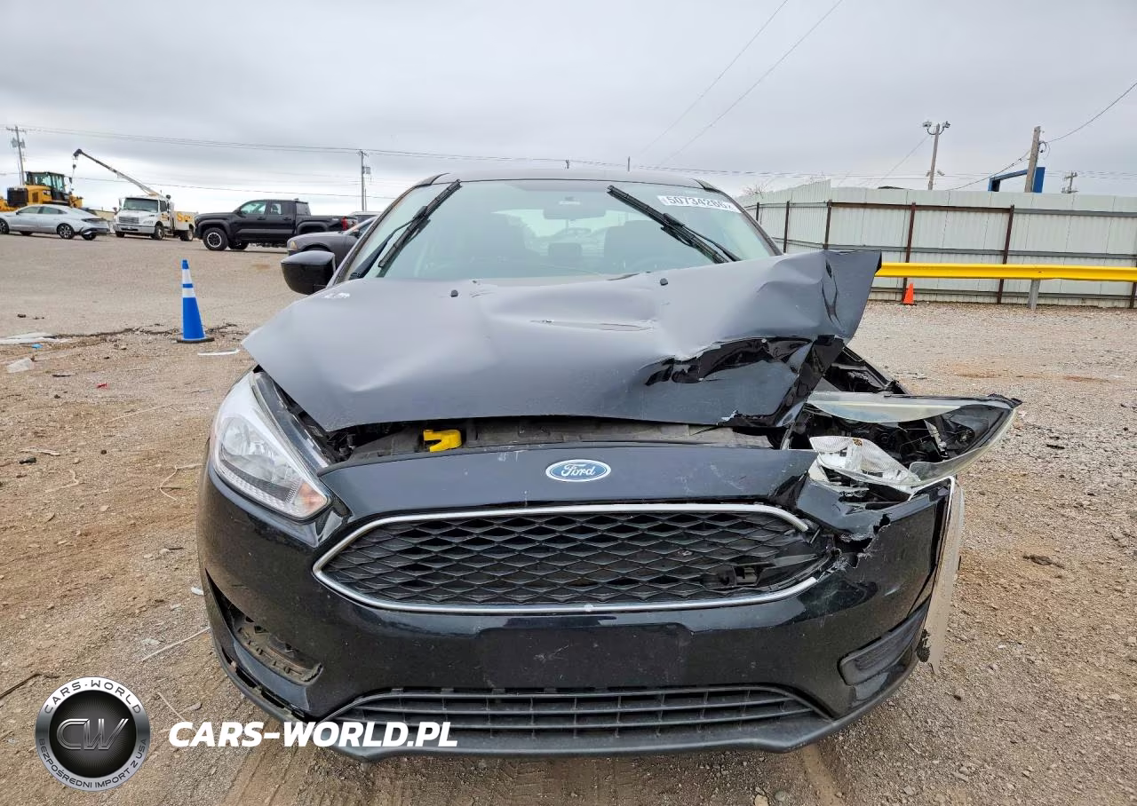 2018 Ford Focus Se VIN:1FADP3F21JL226710 - 5