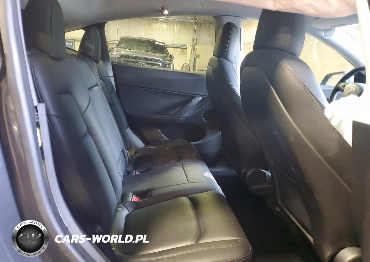 2020 Tesla Model Y VIN:5YJYGDEEXLF043843 - 10