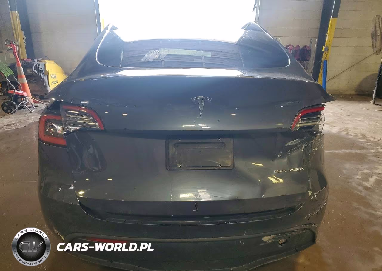 2020 Tesla Model Y VIN:5YJYGDEEXLF043843 - 6