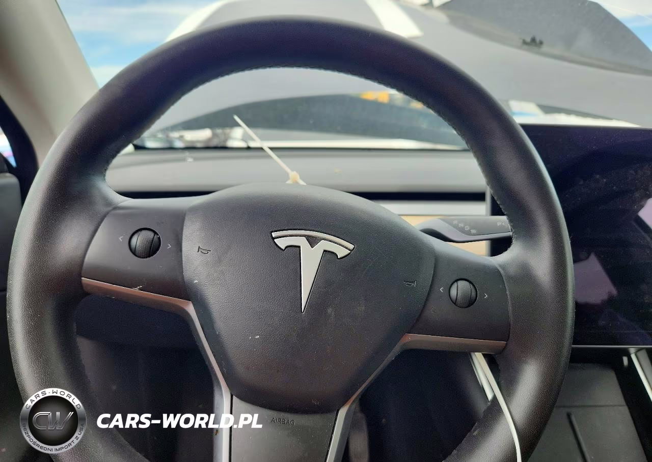 2020 Tesla Model Y VIN:5YJYGDEEXLF043843 - 9